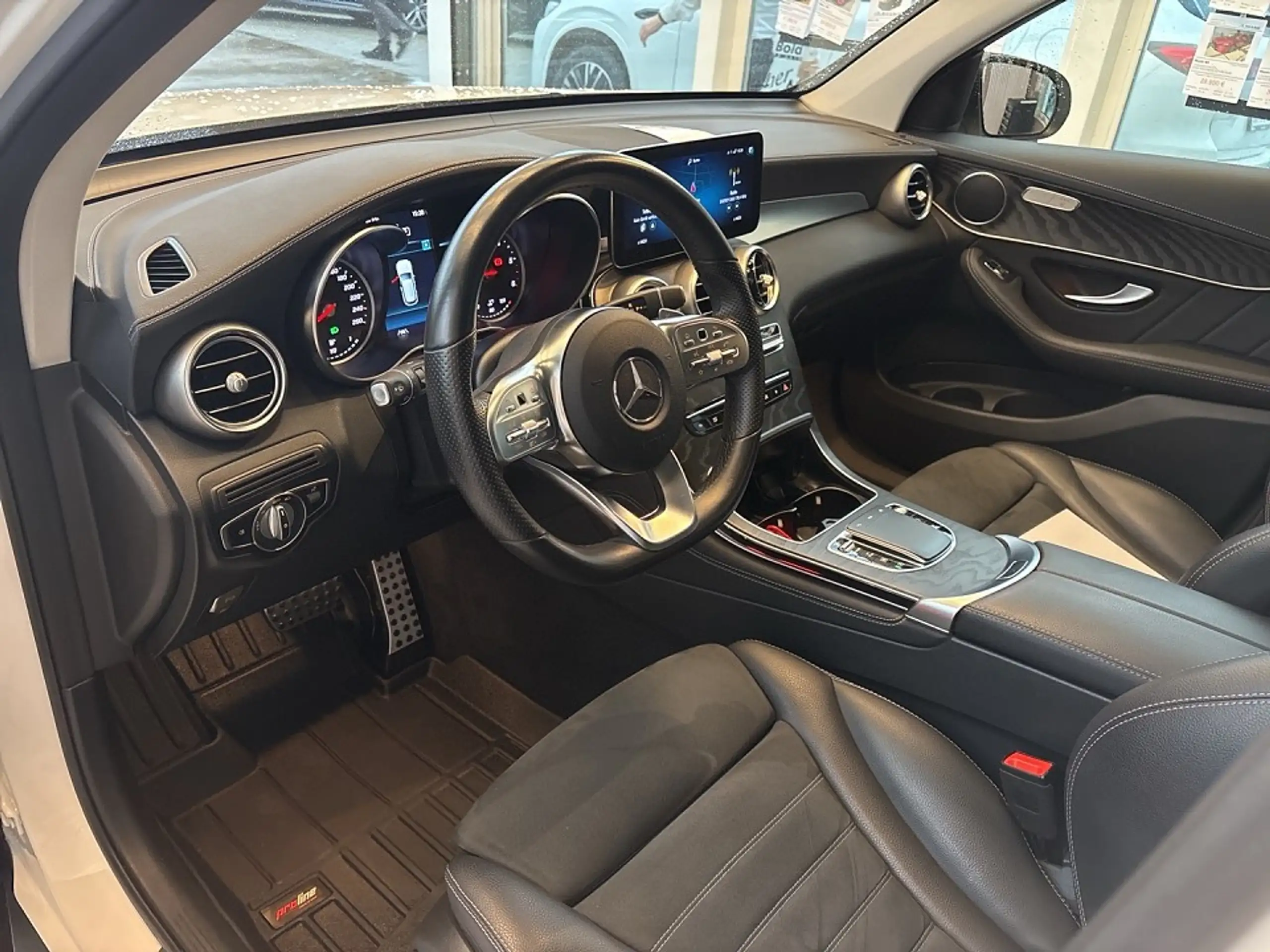 Mercedes-Benz - GLC 220