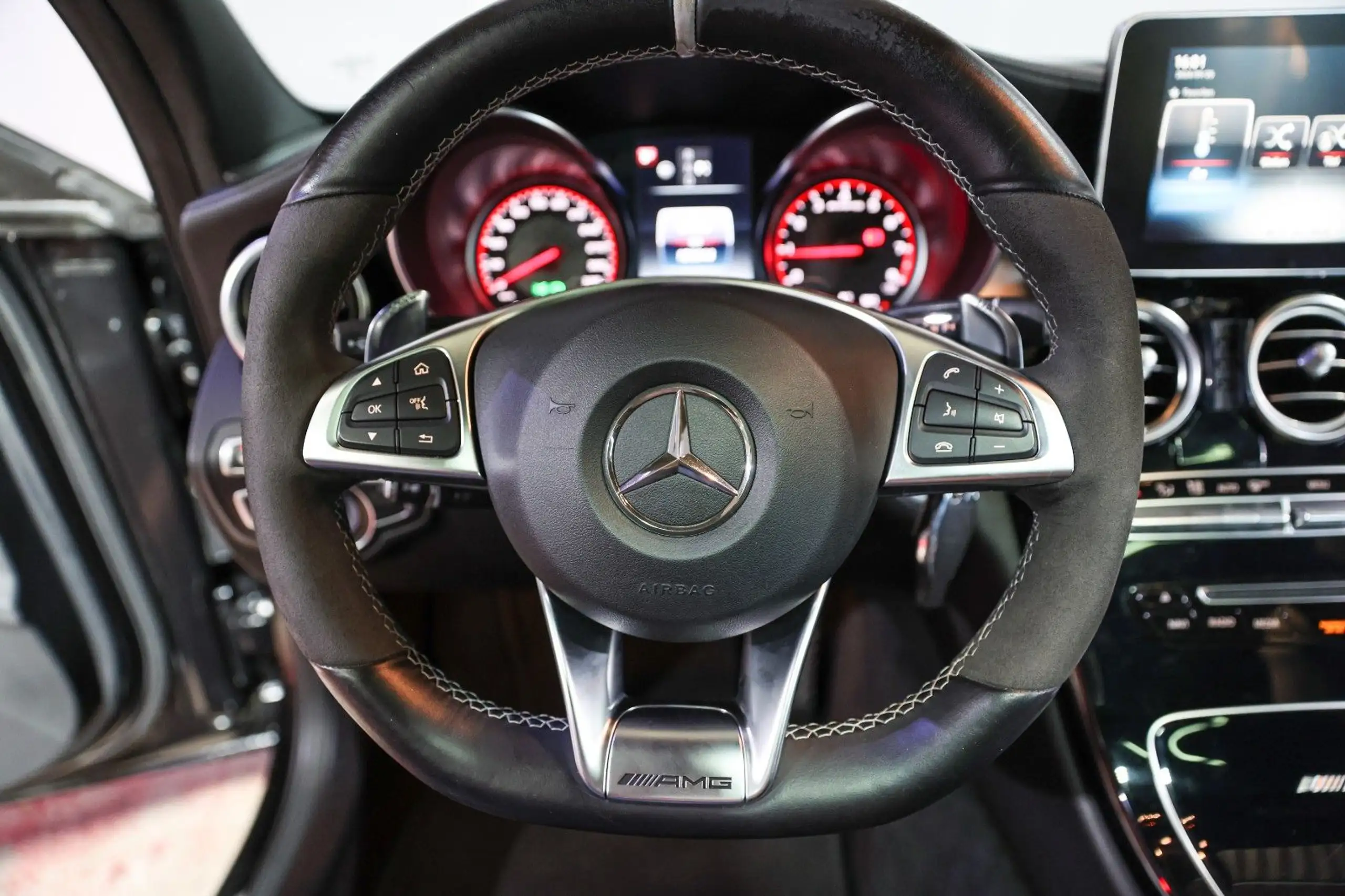 Mercedes-Benz - C 63 AMG