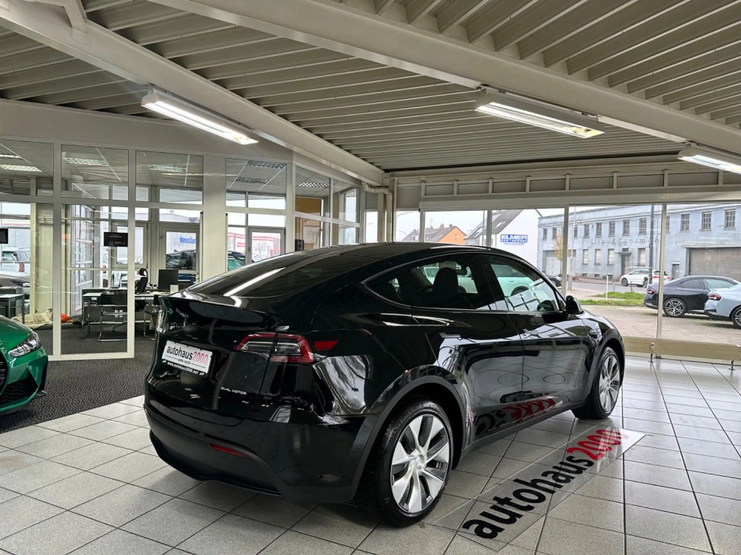 Tesla - Model Y