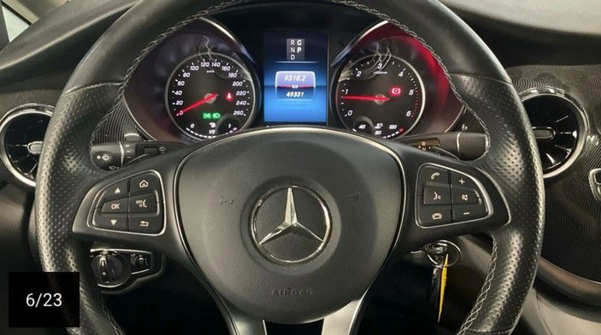 Mercedes-Benz - V 220