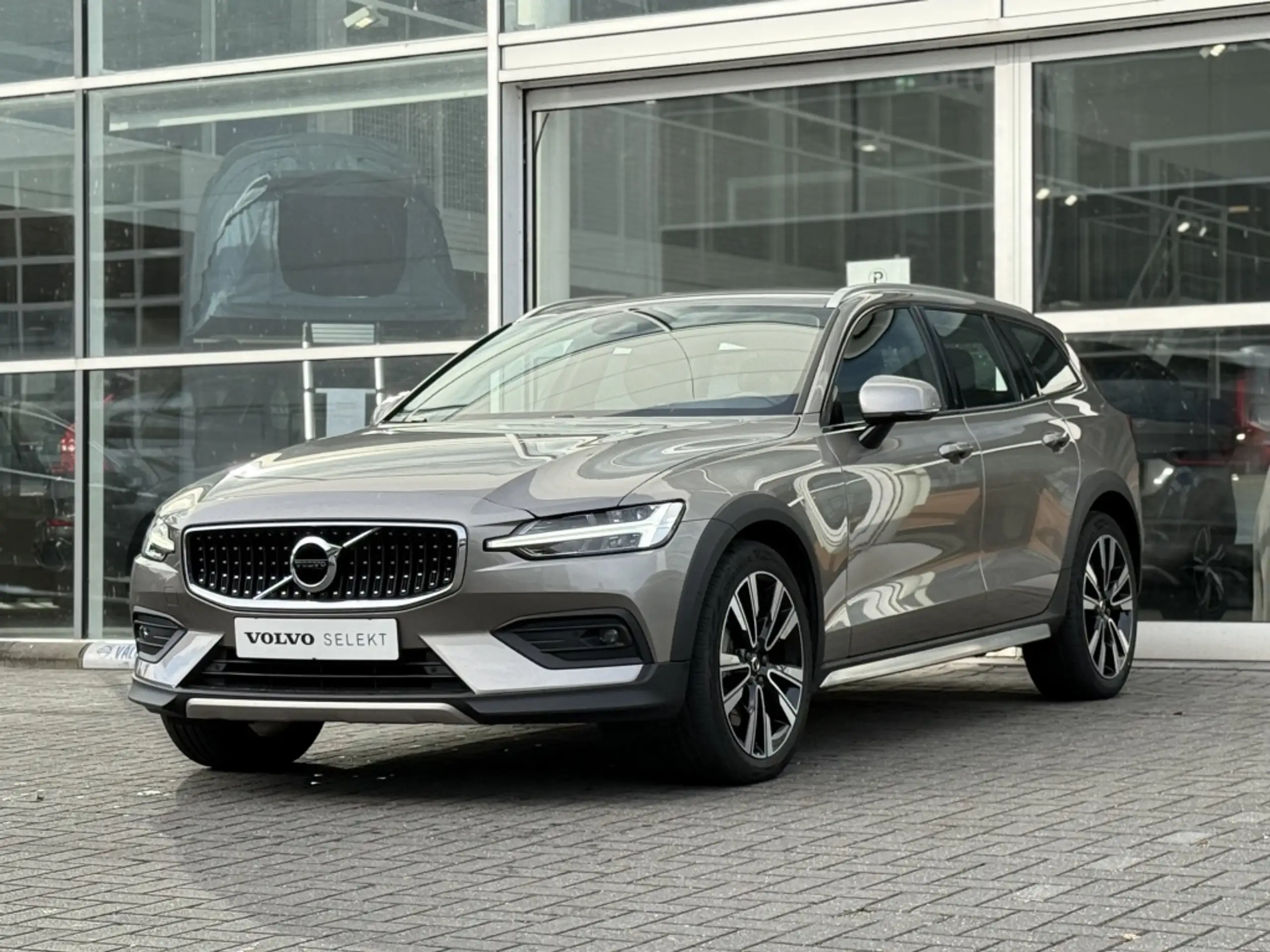 Volvo - V60 Cross Country