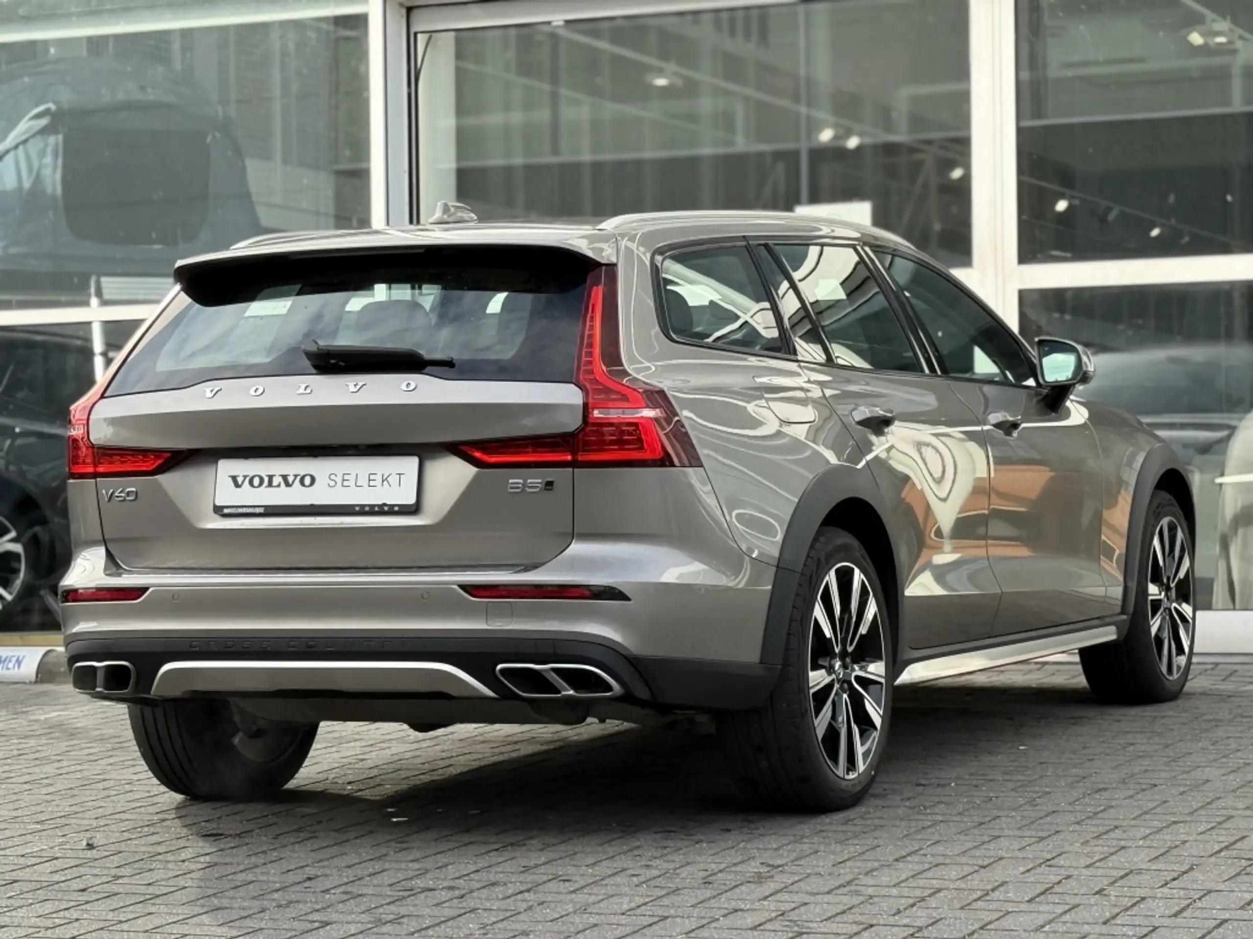 Volvo - V60 Cross Country