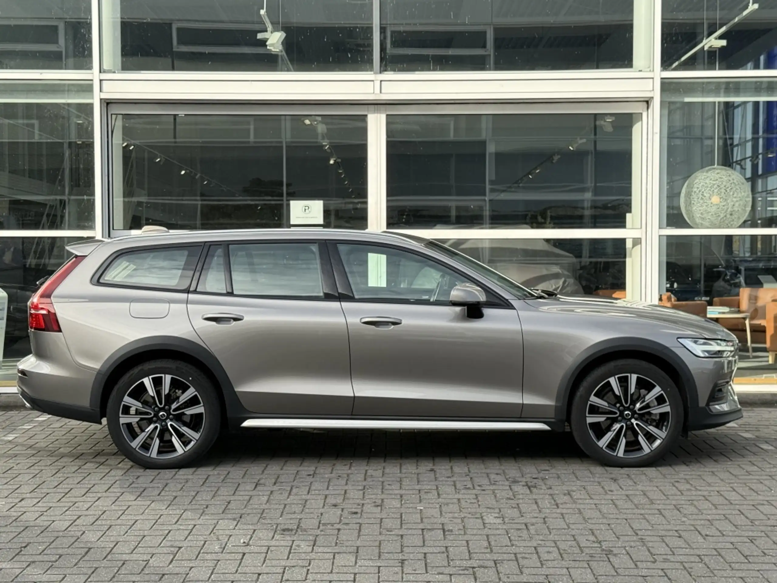 Volvo - V60 Cross Country