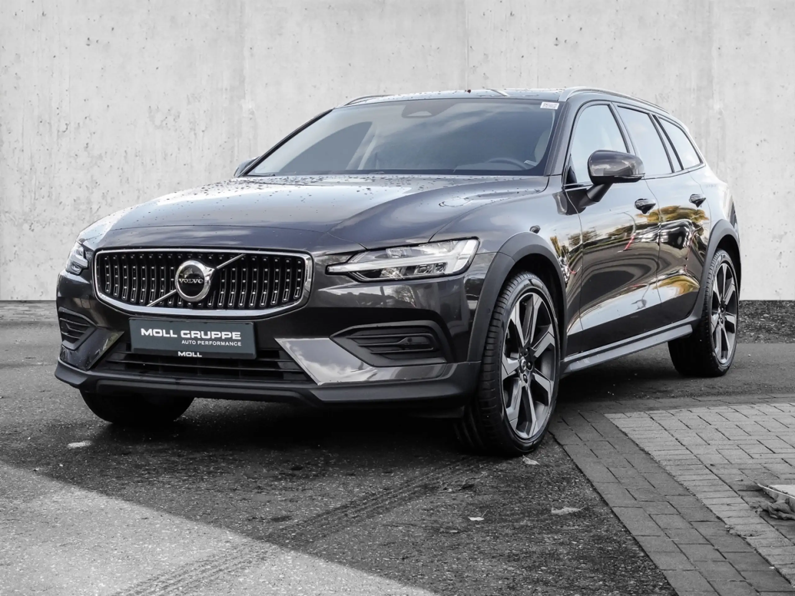 Volvo - V60 Cross Country