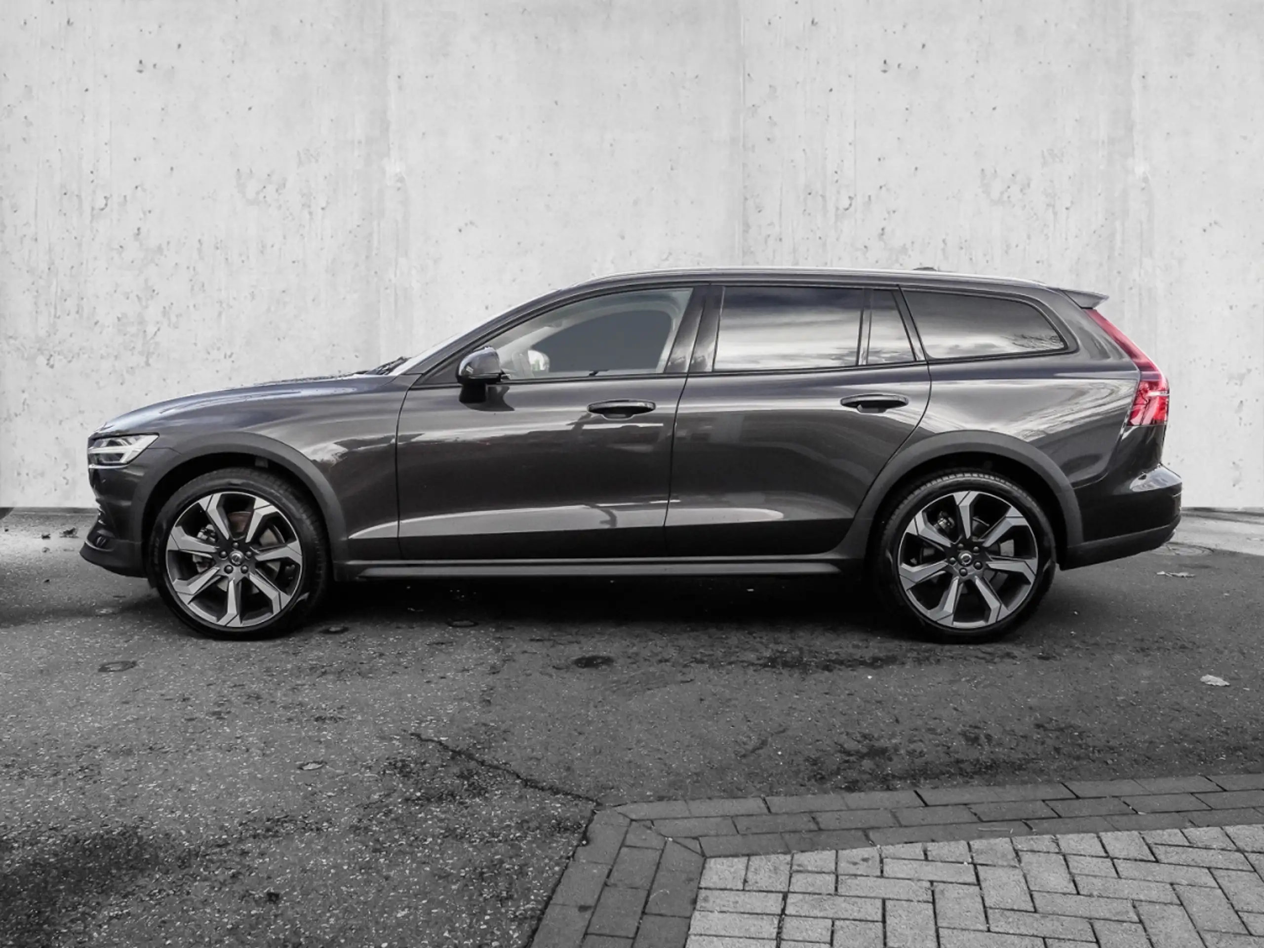 Volvo - V60 Cross Country