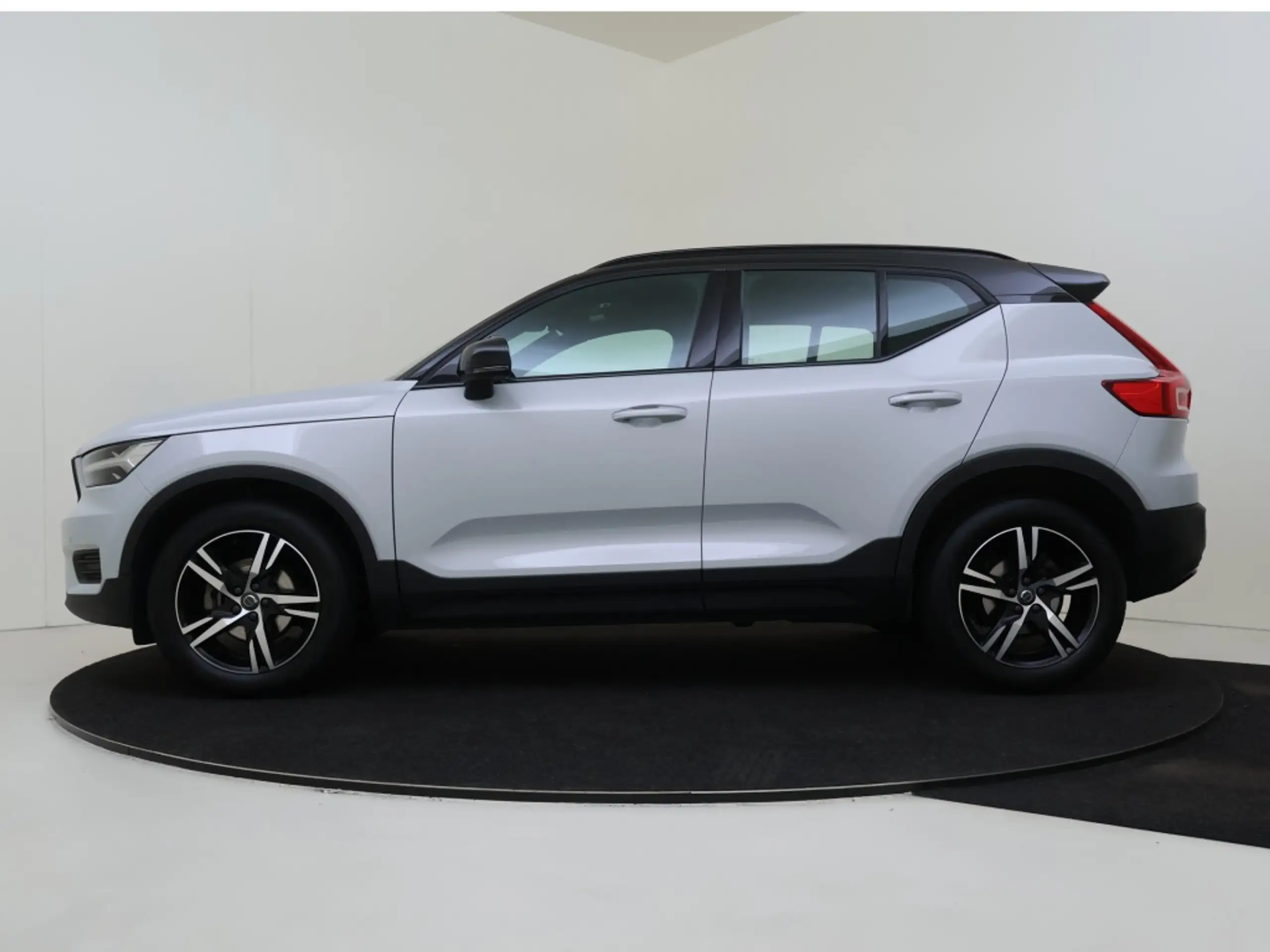 Volvo - XC40