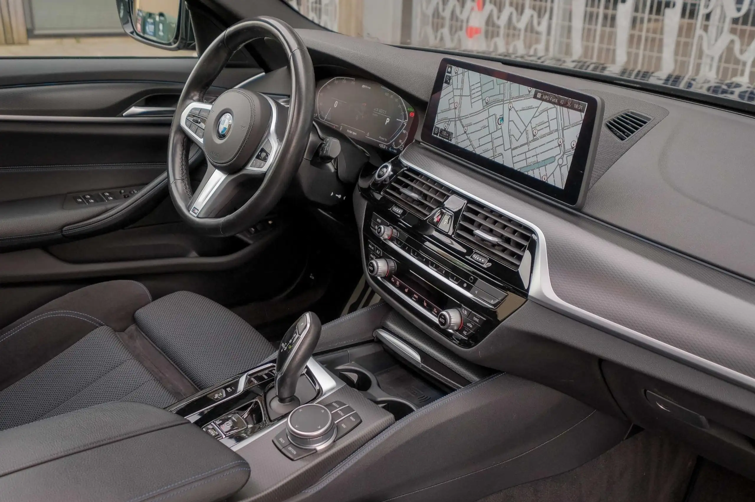 BMW - 530