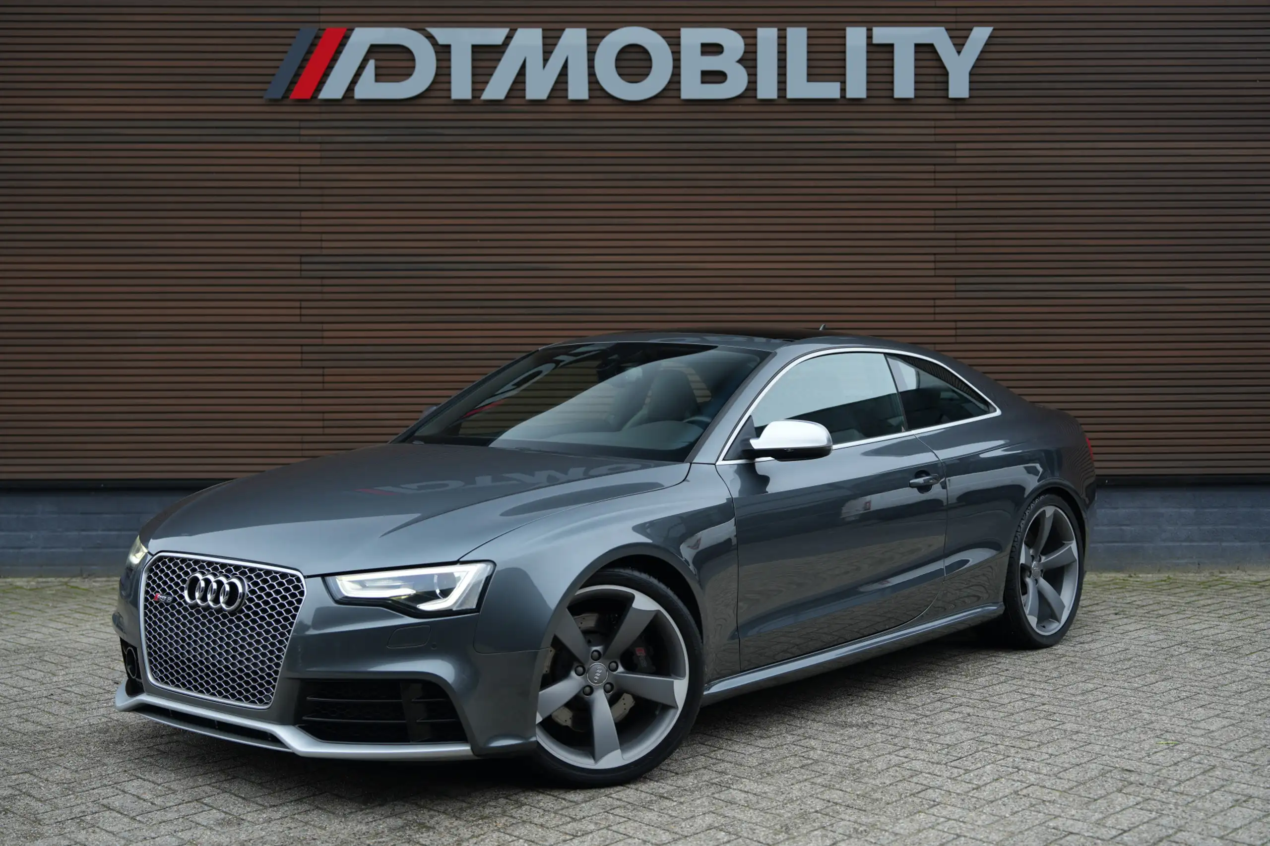 Audi - RS5