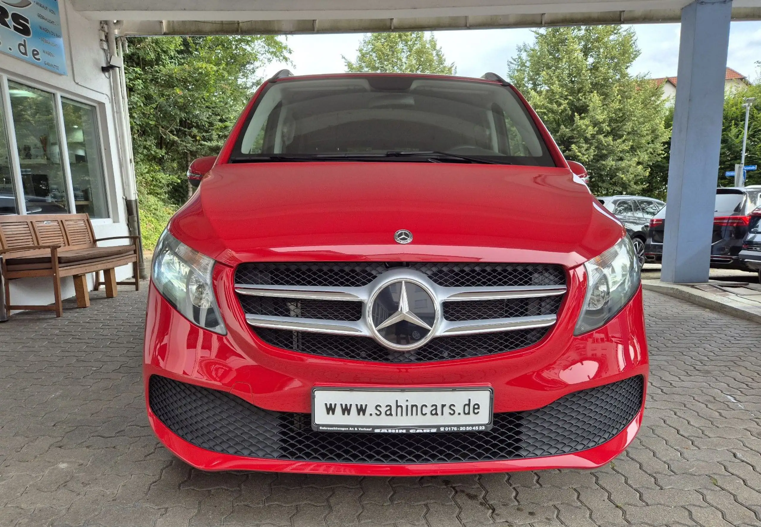 Mercedes-Benz - V 220