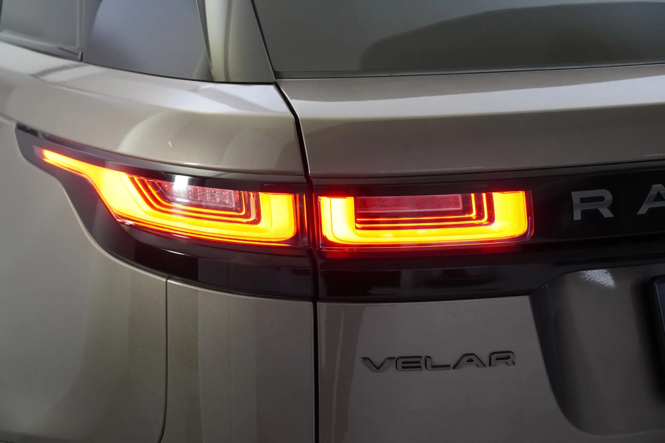 Land Rover - Range Rover Velar