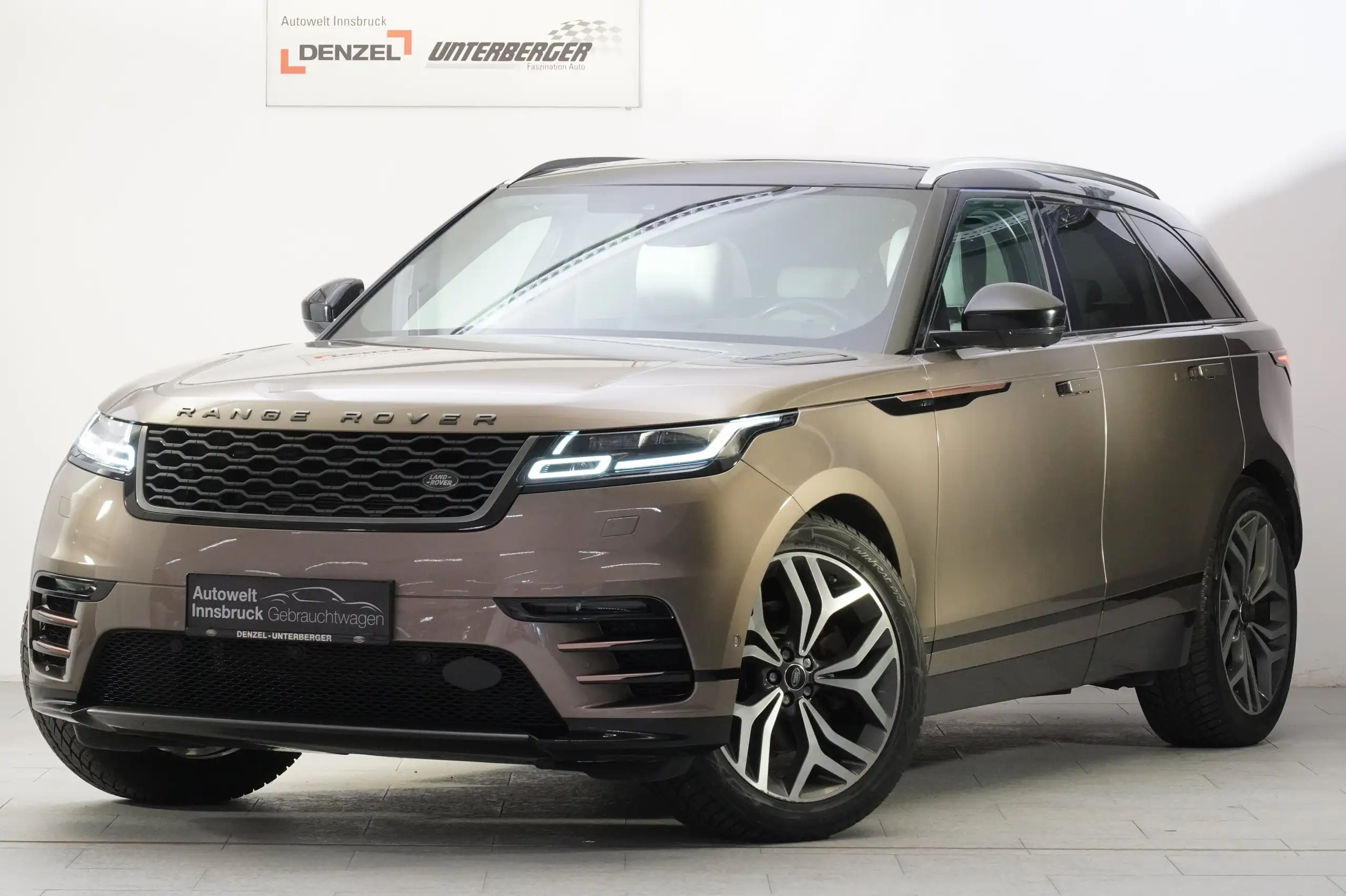 Land Rover - Range Rover Velar