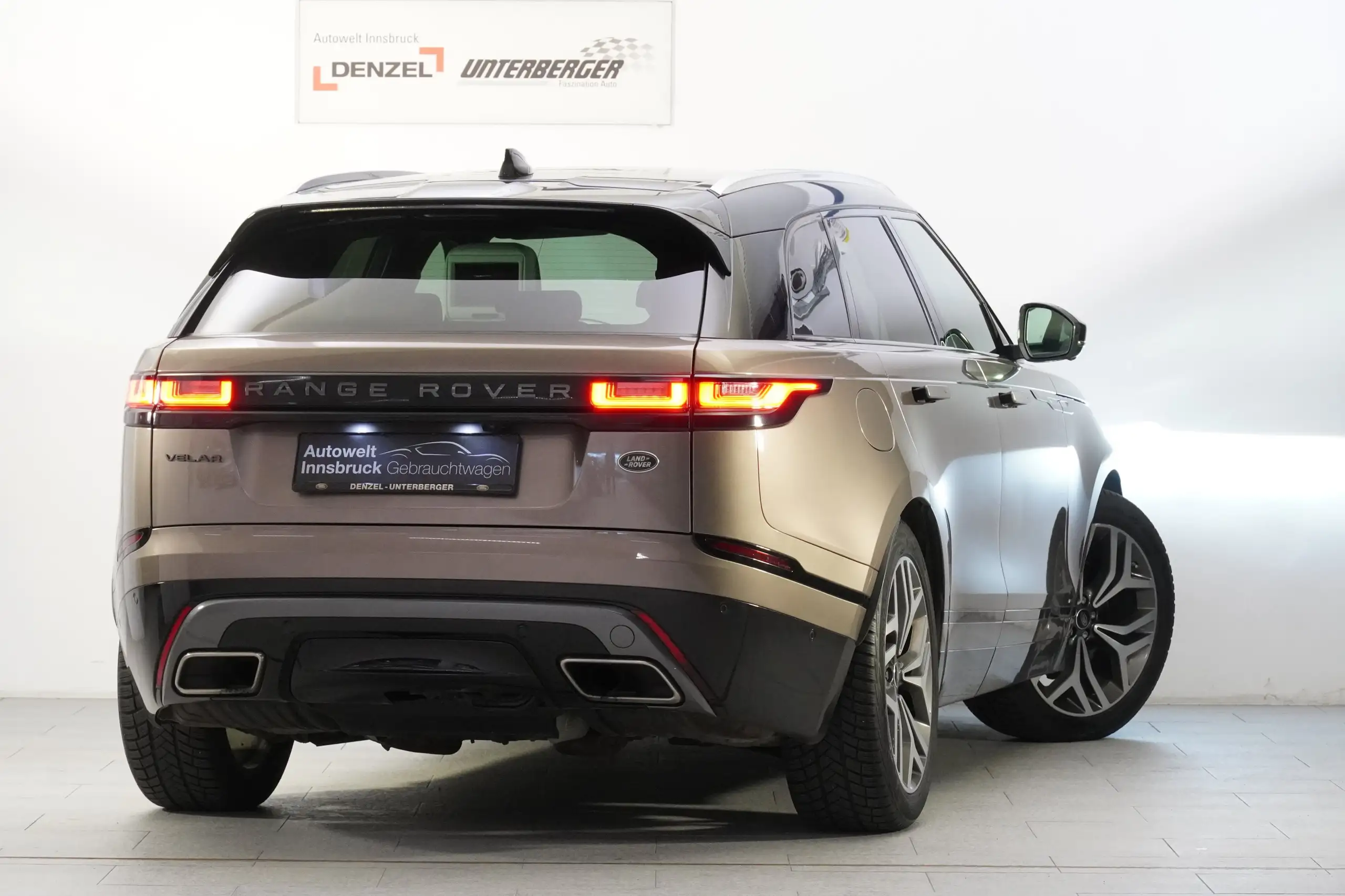 Land Rover - Range Rover Velar