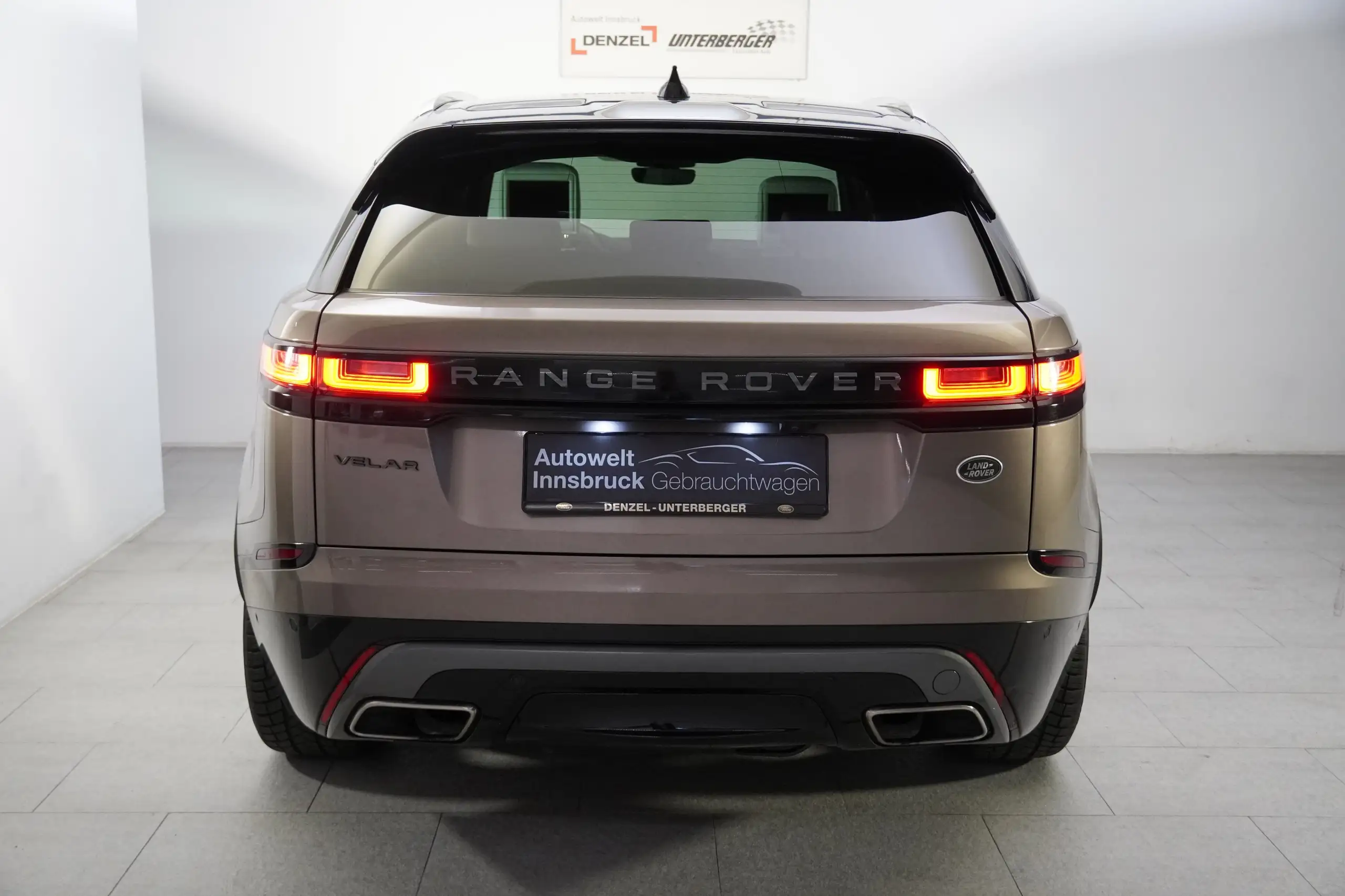 Land Rover - Range Rover Velar