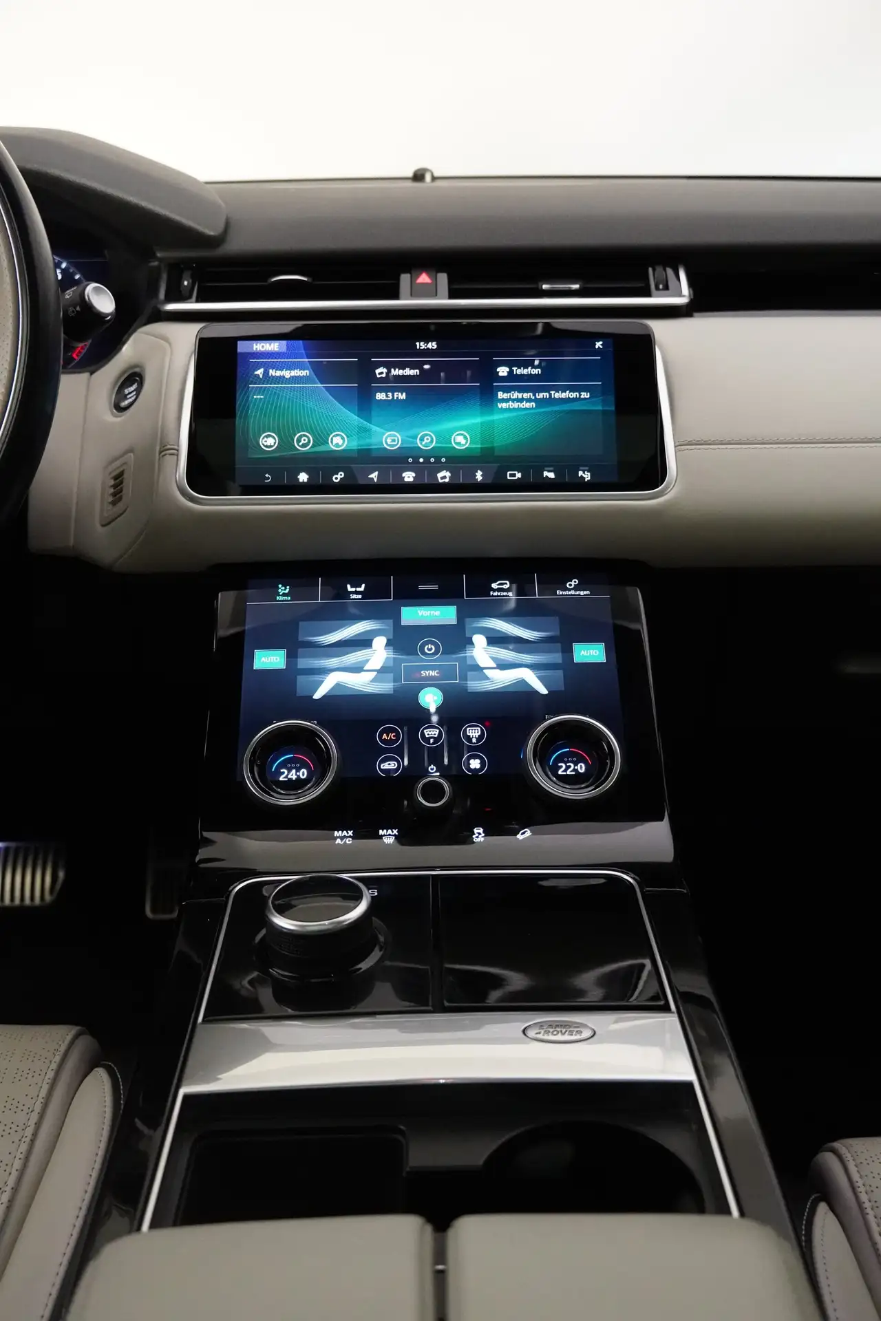 Land Rover - Range Rover Velar