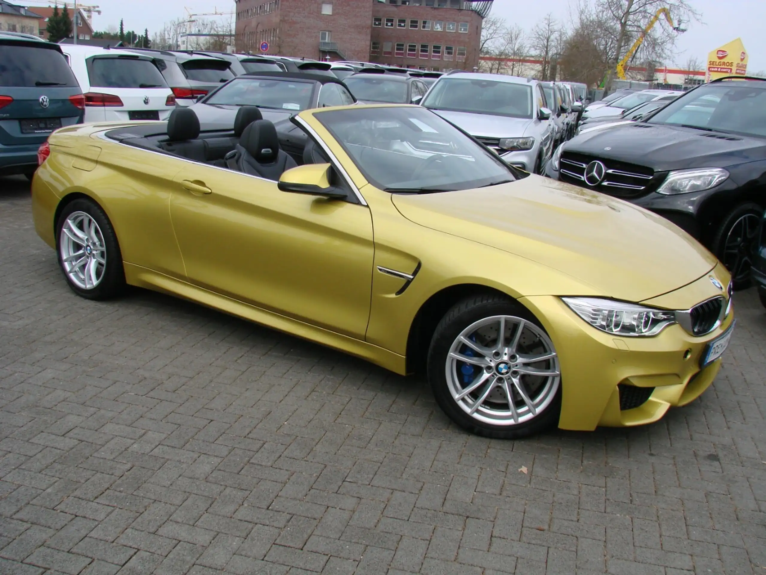 BMW - M4