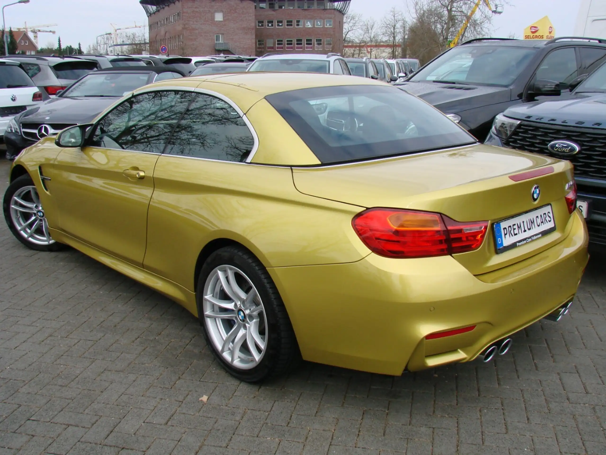 BMW - M4