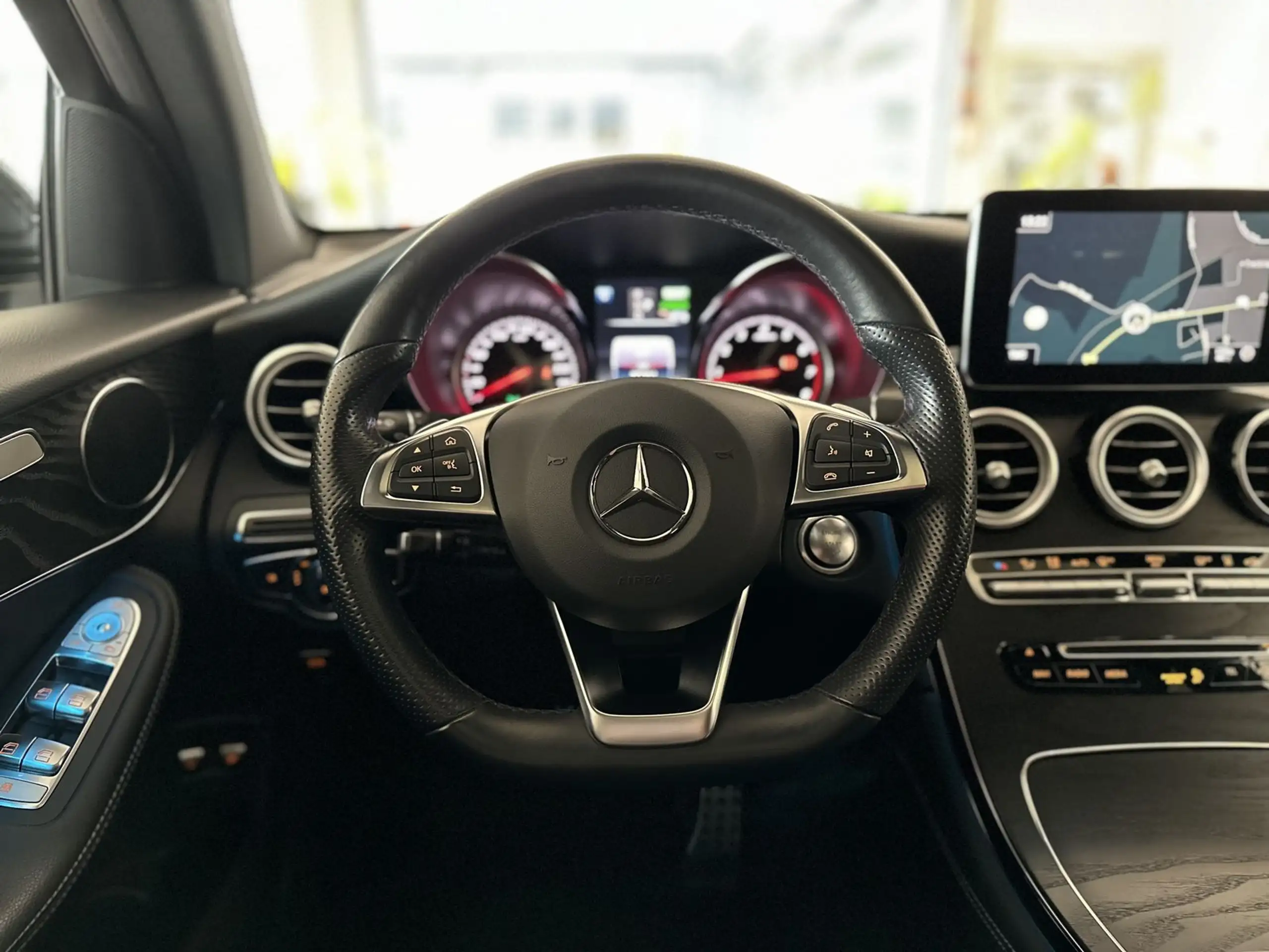 Mercedes-Benz - GLC 350