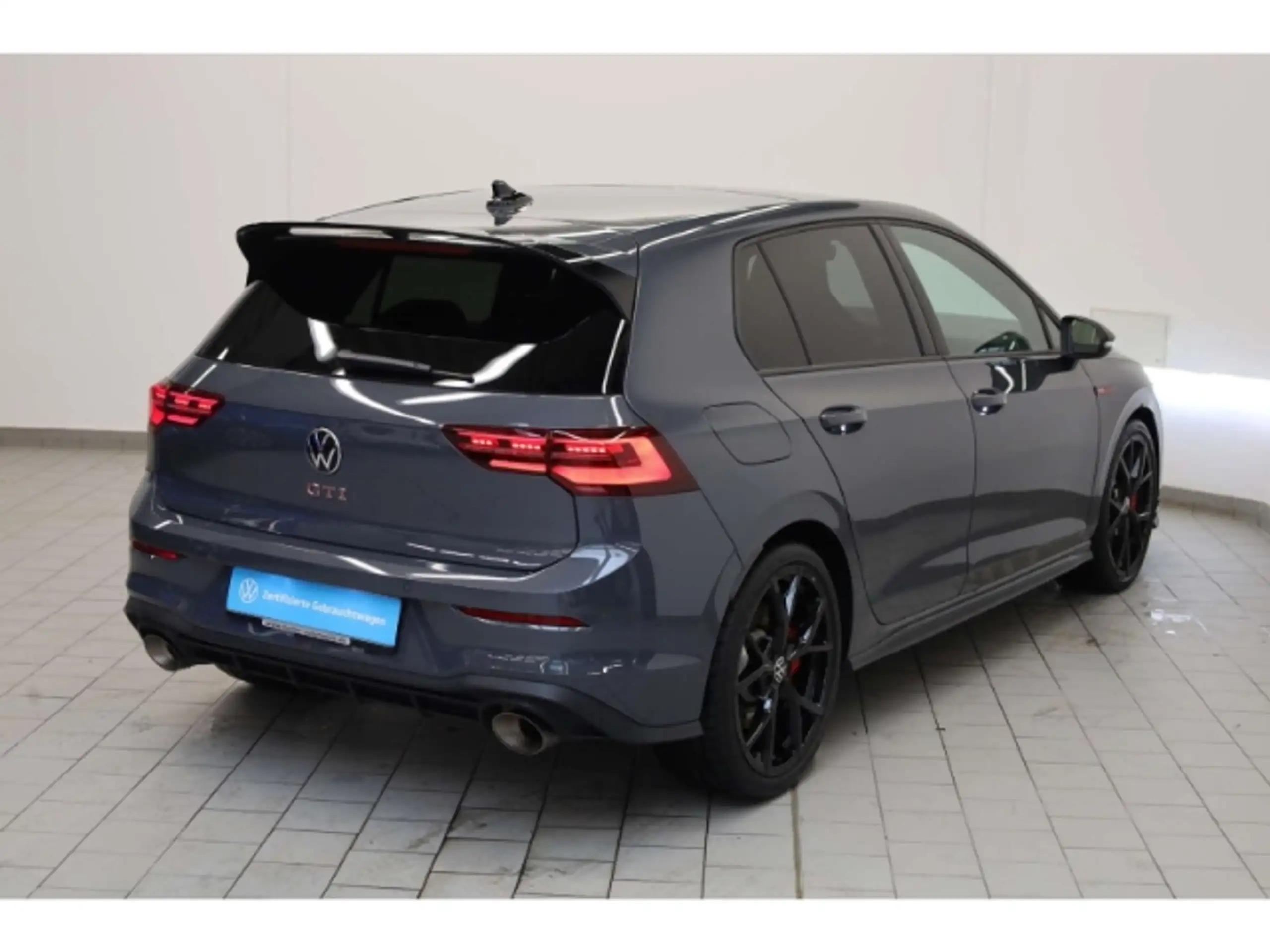 Volkswagen - Golf GTI