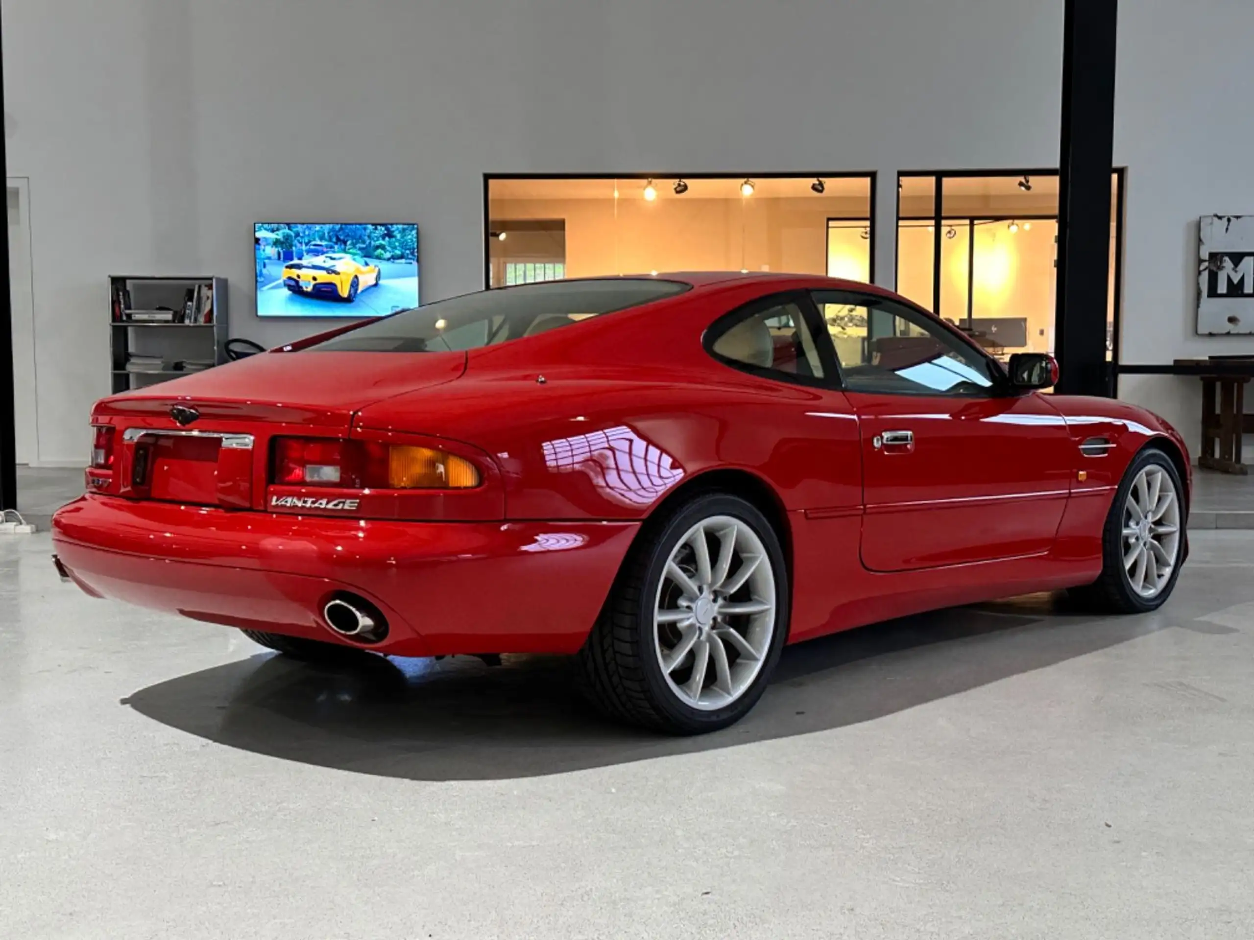 Aston Martin - DB7