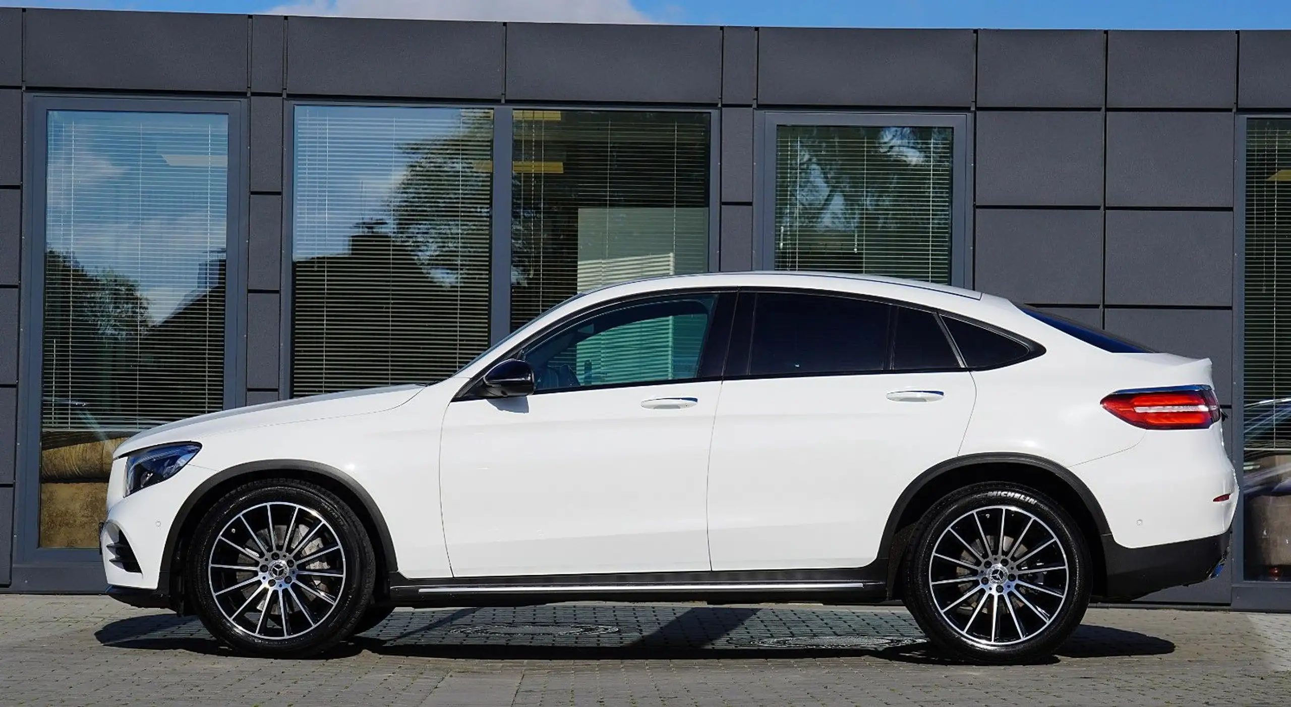 Mercedes-Benz - GLC 350