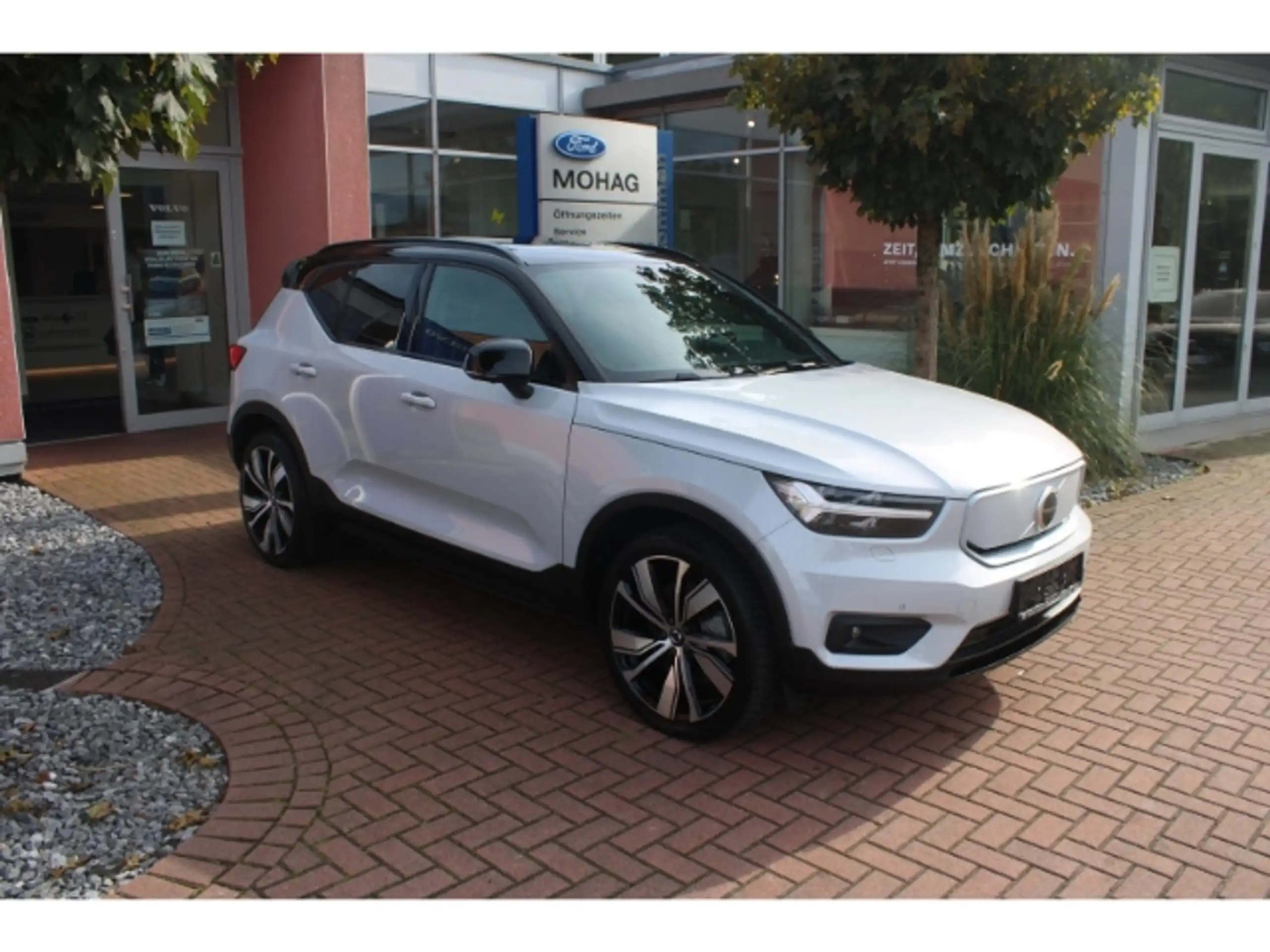 Volvo - XC40