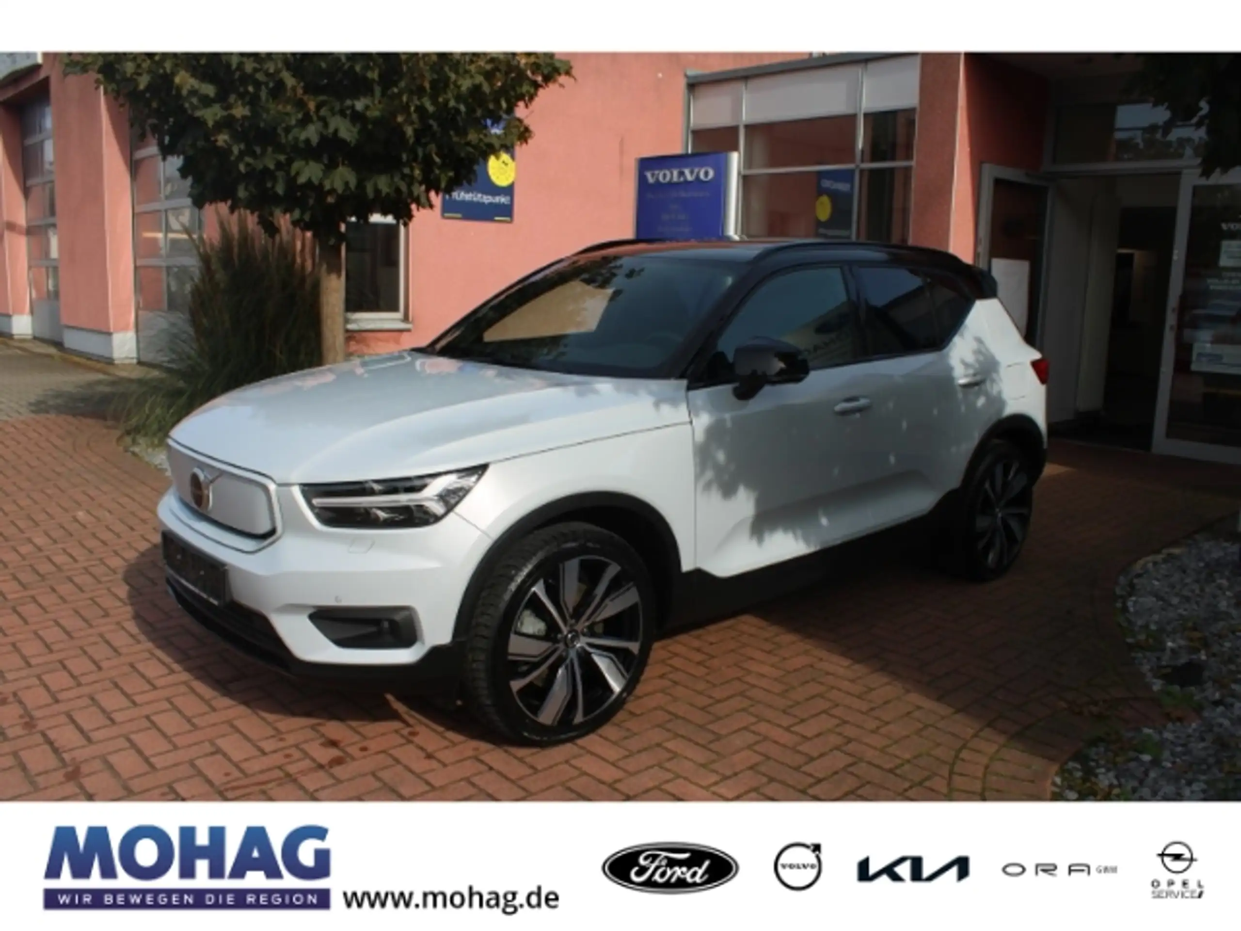 Volvo - XC40