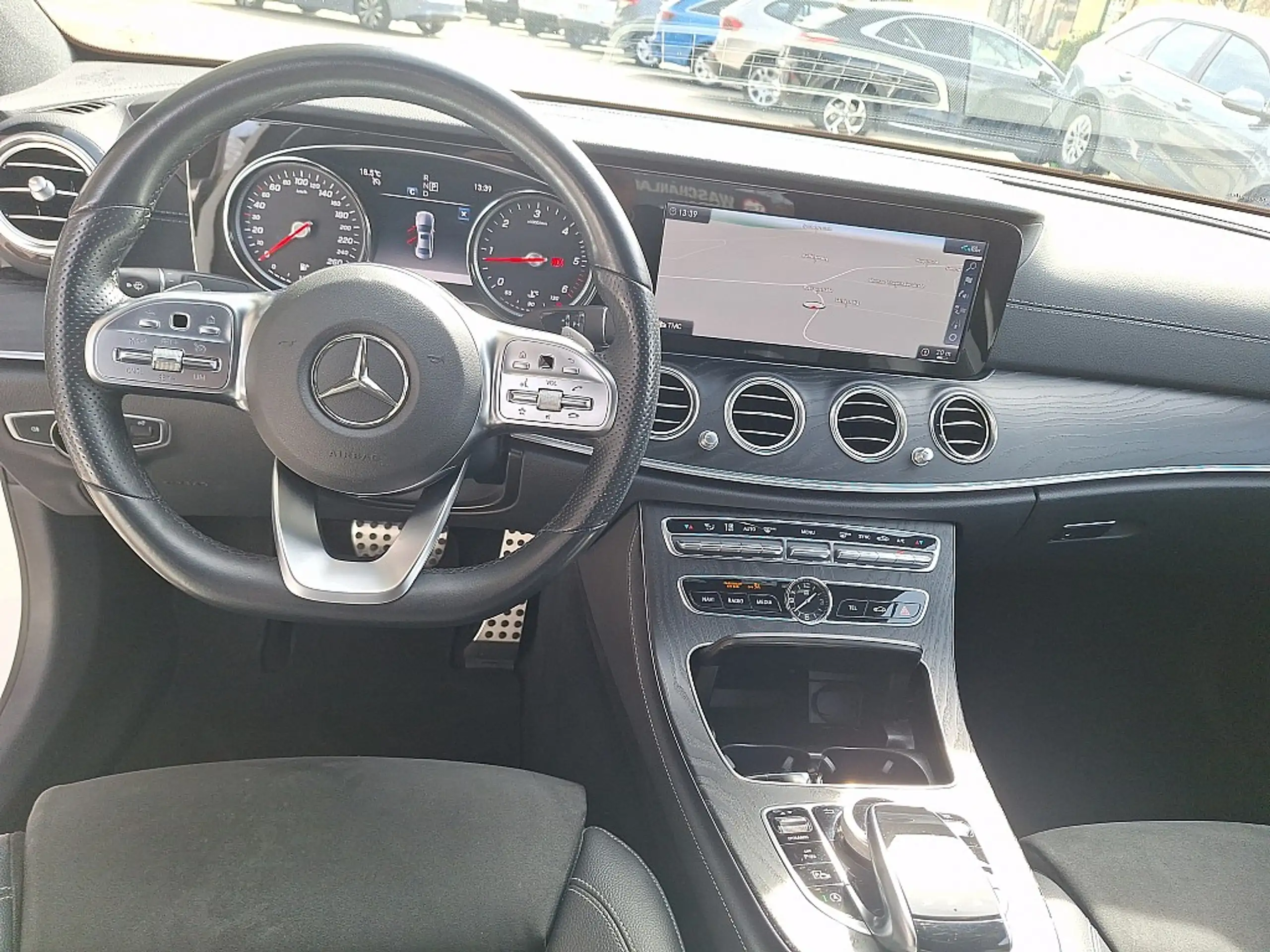 Mercedes-Benz - E 220