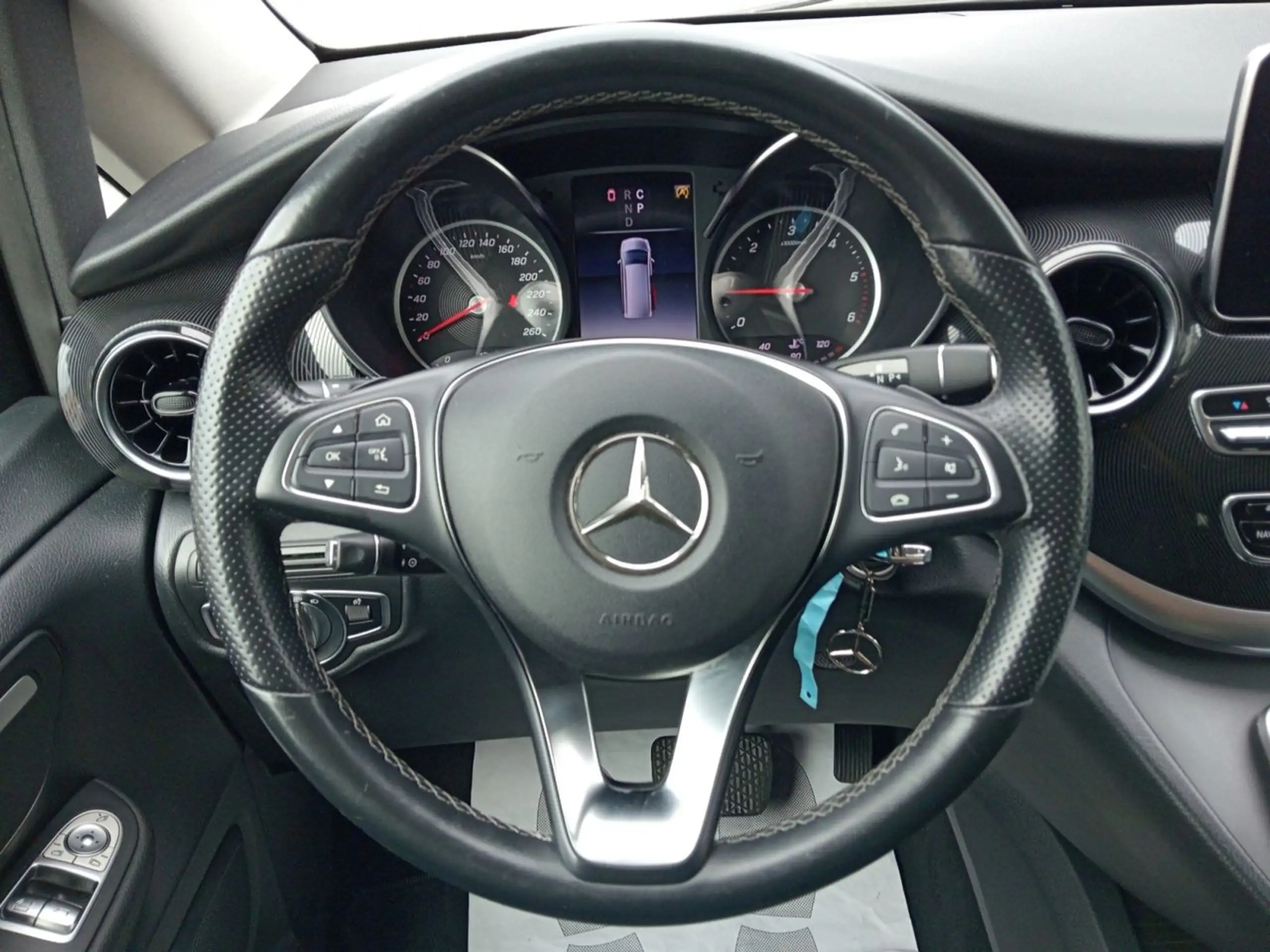 Mercedes-Benz - V