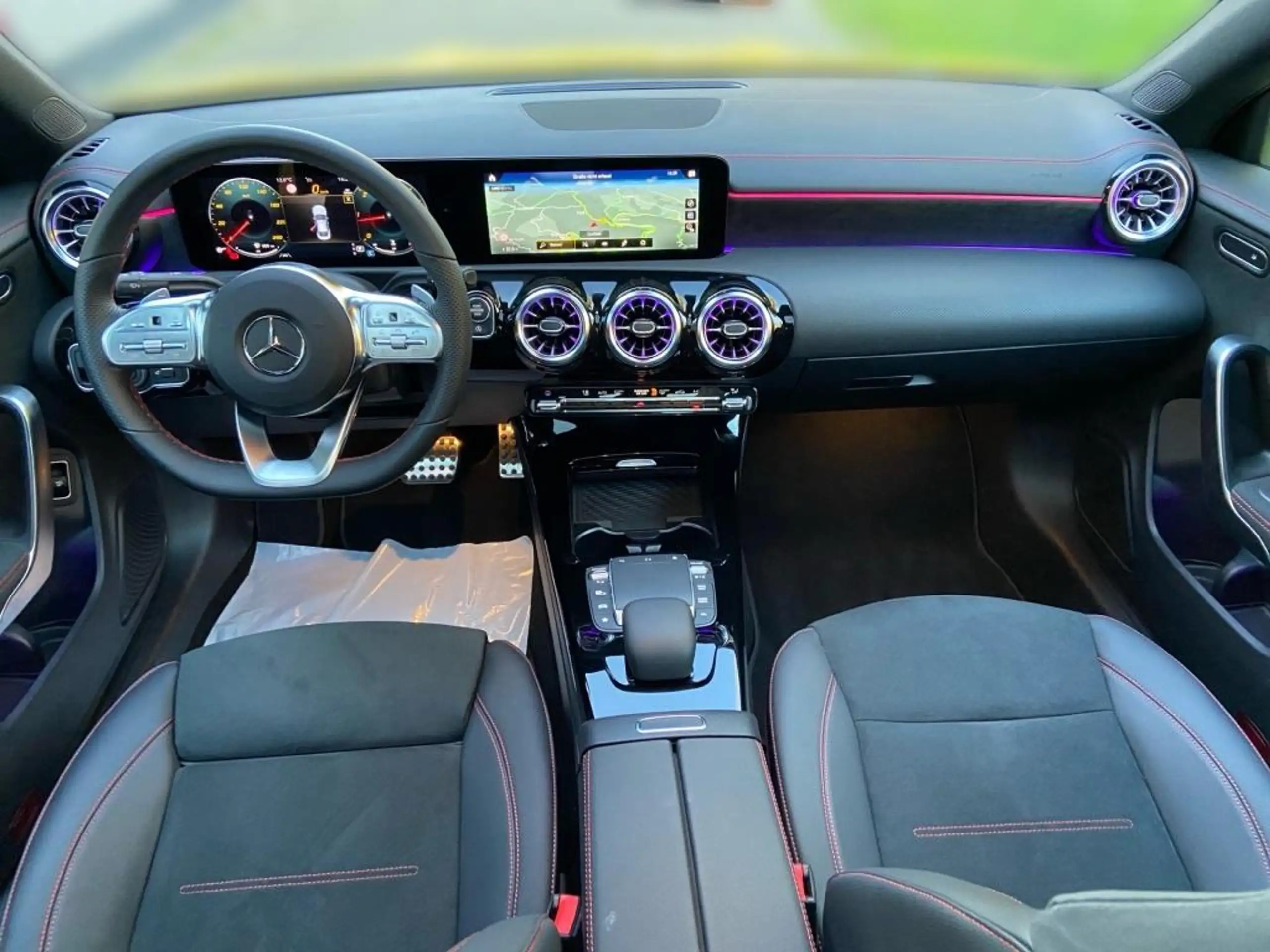 Mercedes-Benz - CLA 200