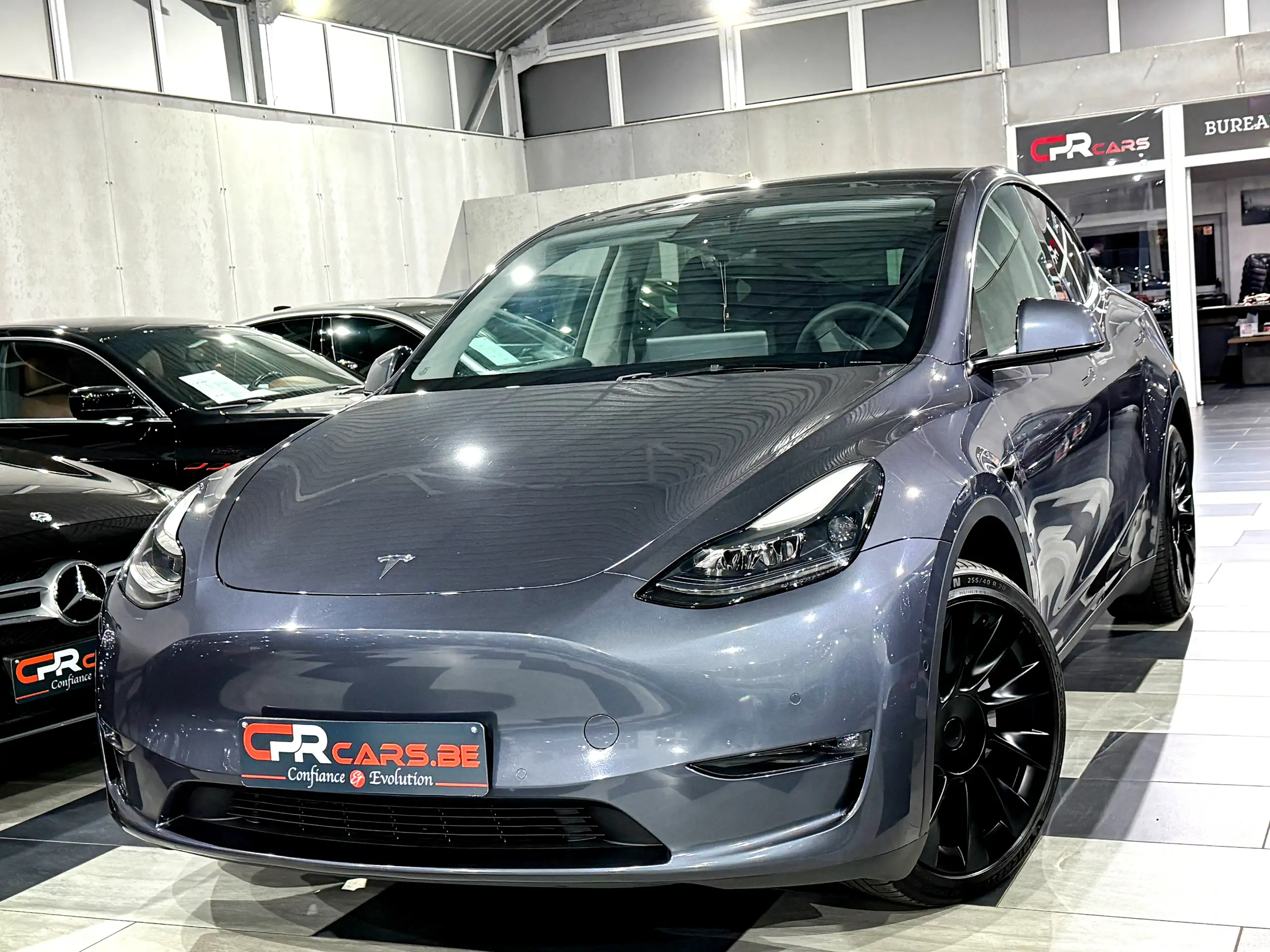 Tesla - Model Y