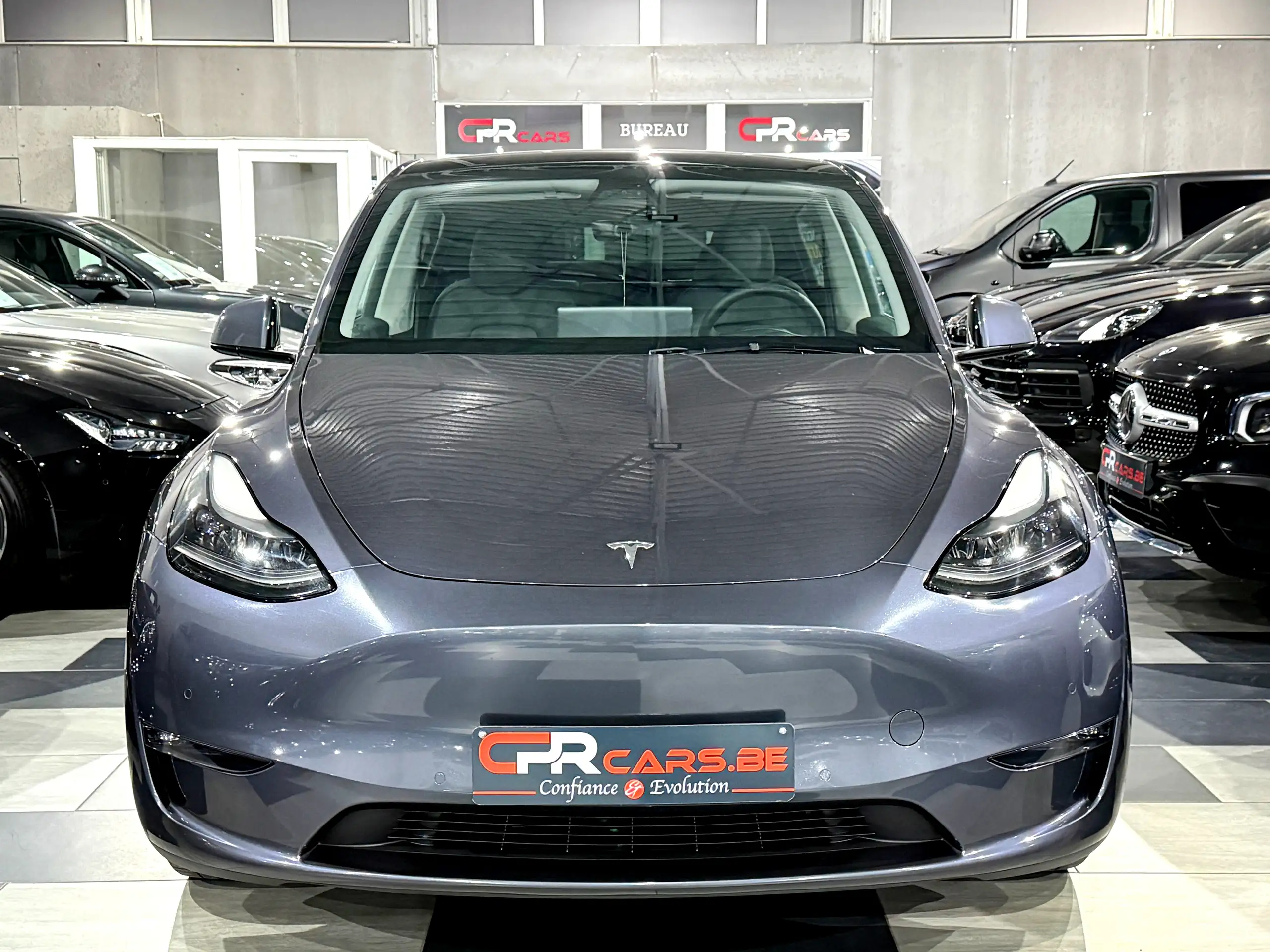 Tesla - Model Y