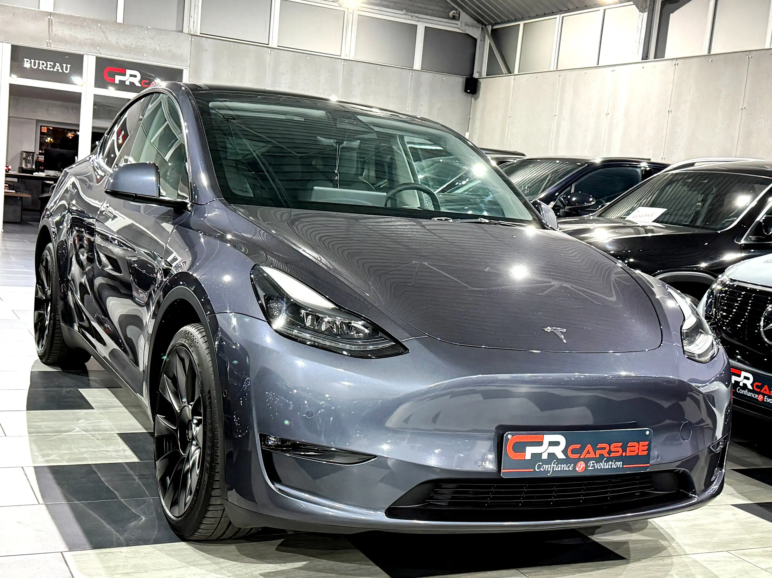 Tesla - Model Y