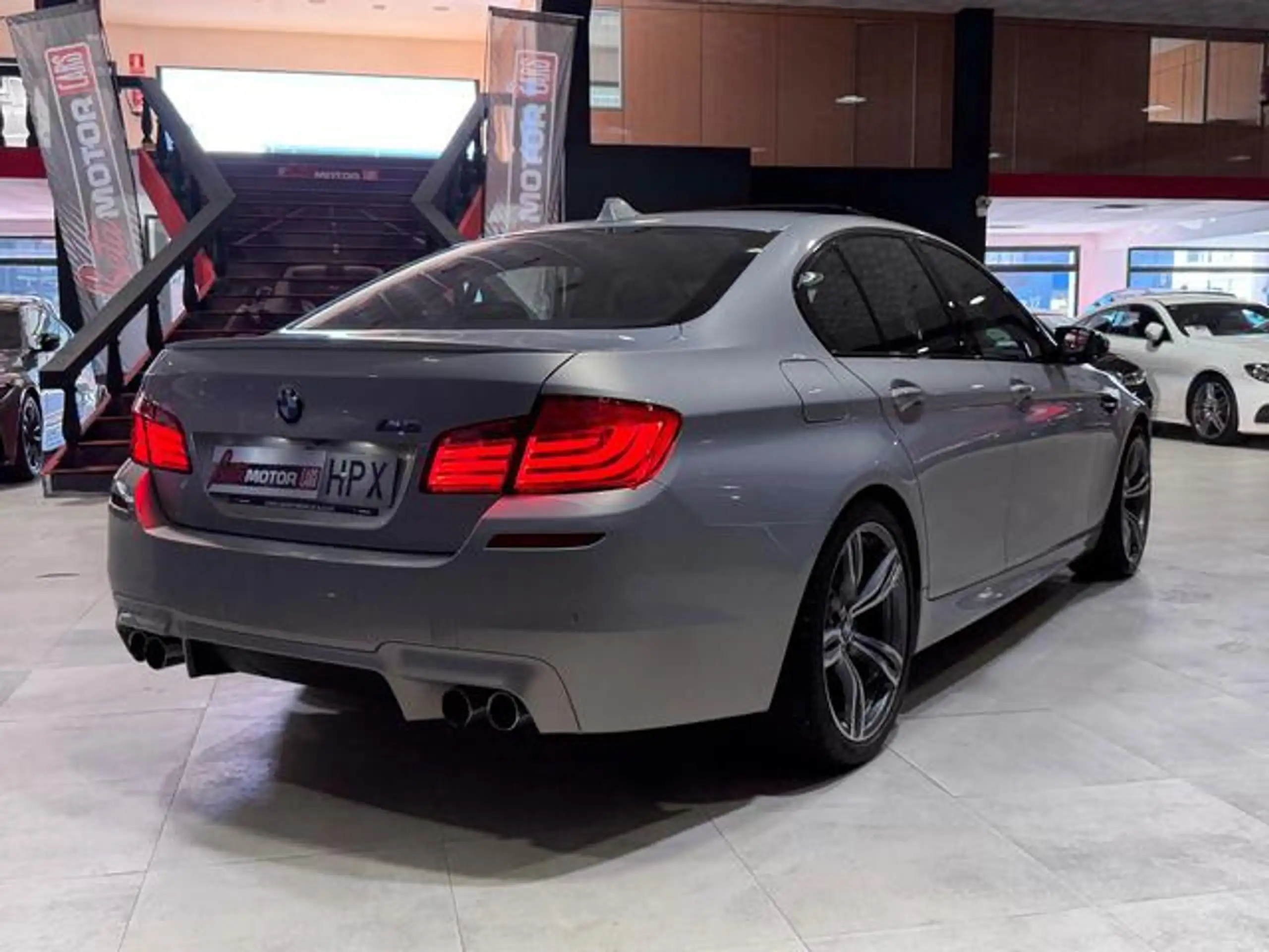 BMW - M5