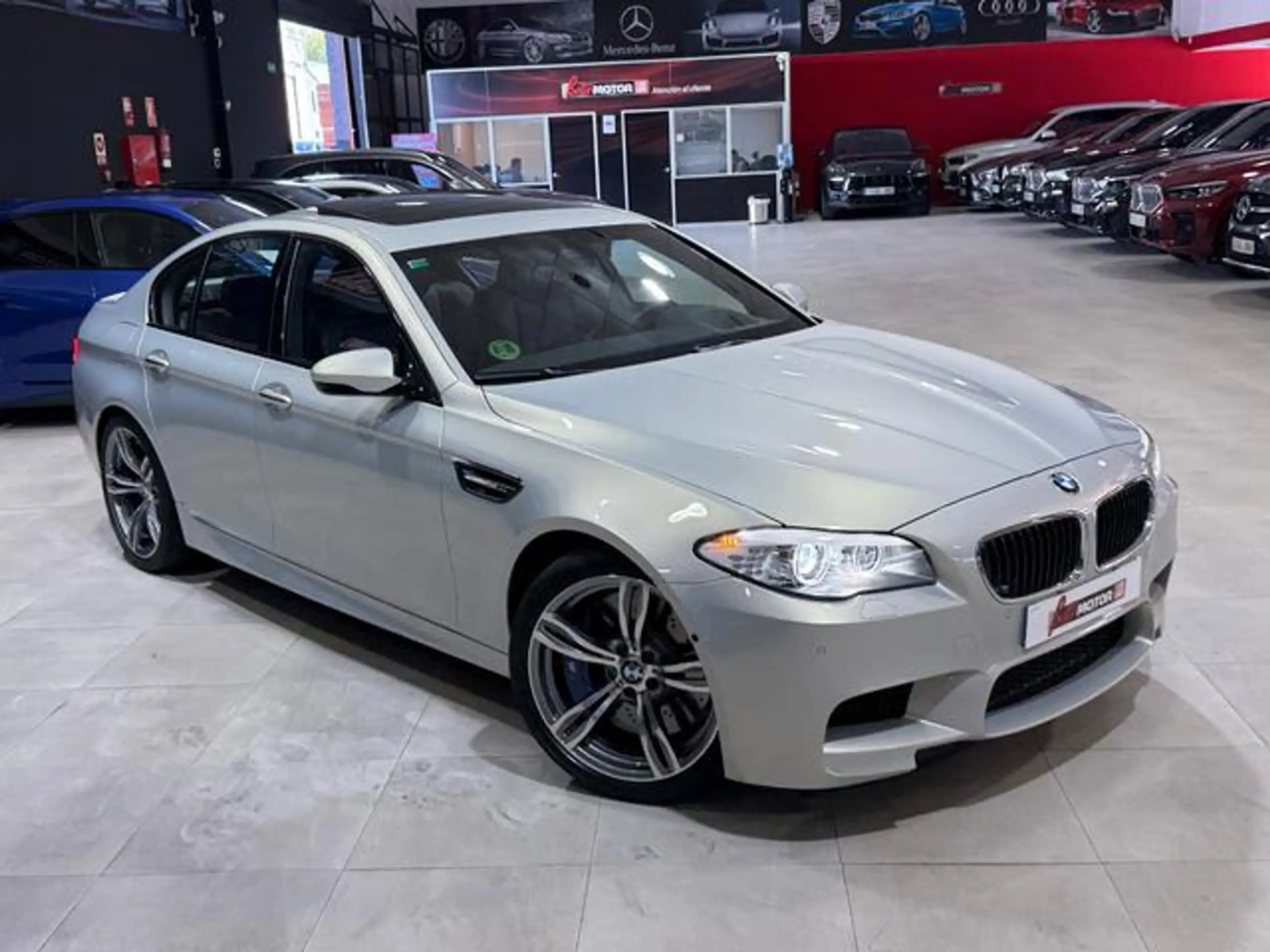 BMW - M5