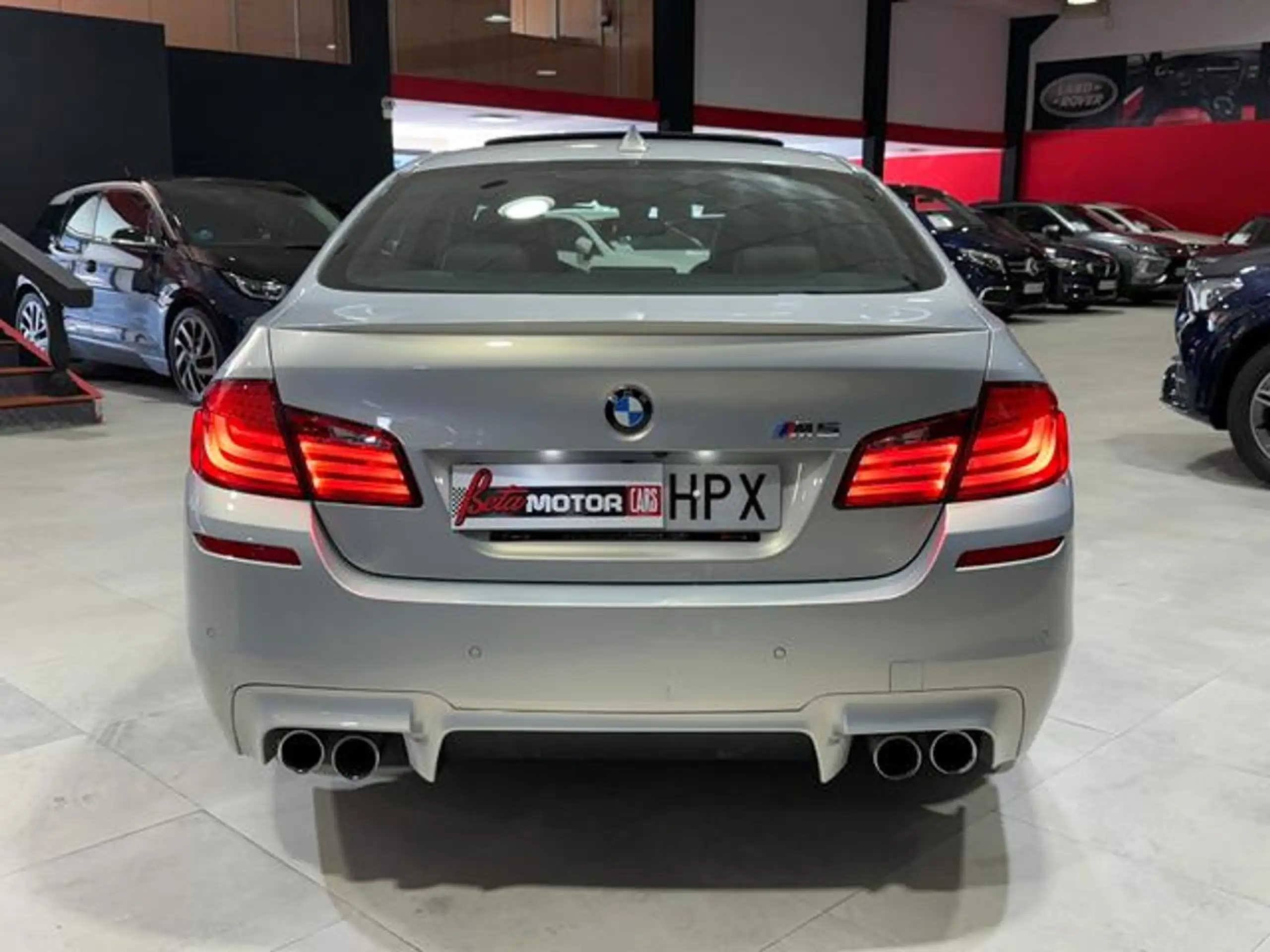 BMW - M5