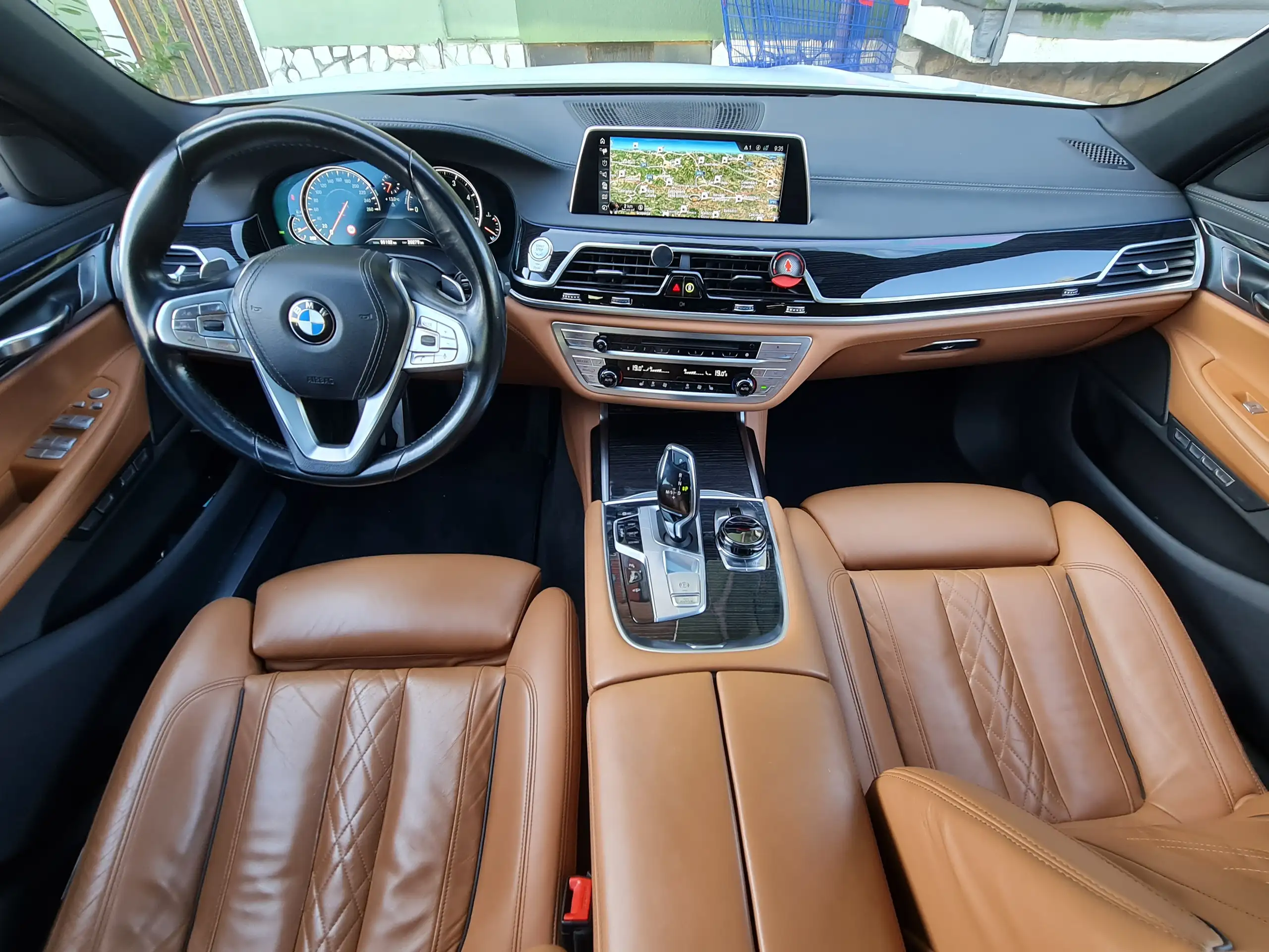 BMW - 730