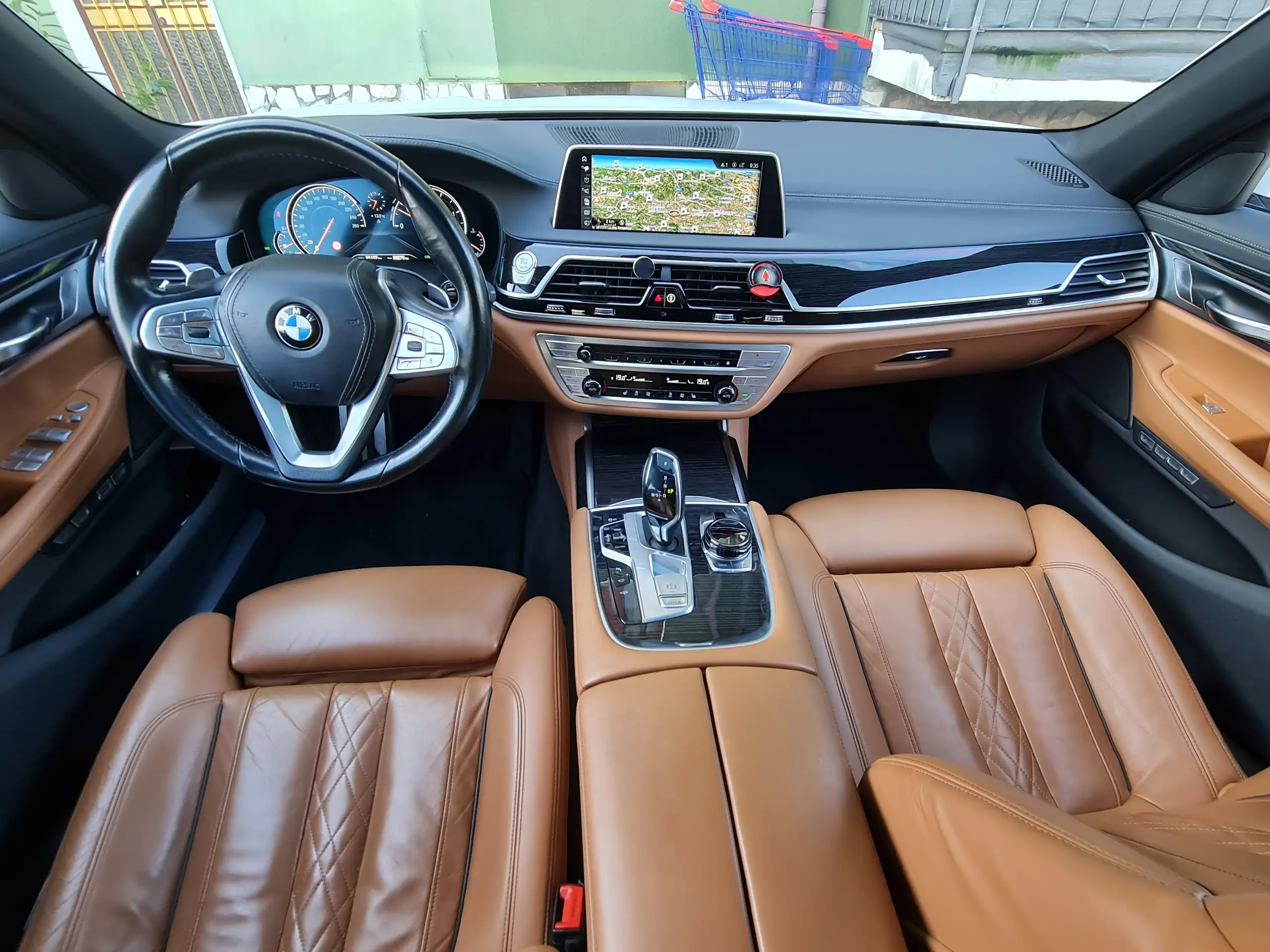 BMW - 730