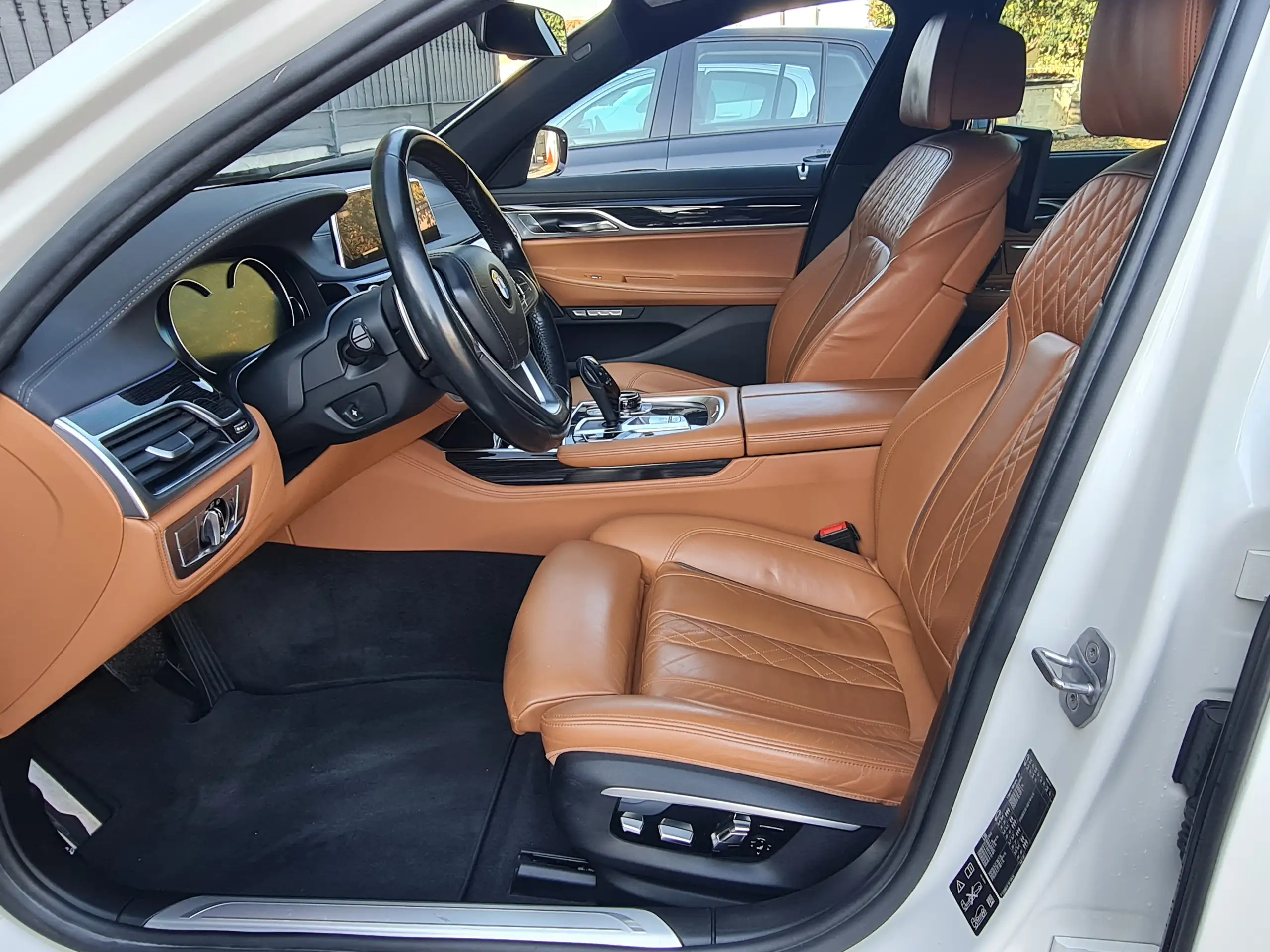 BMW - 730