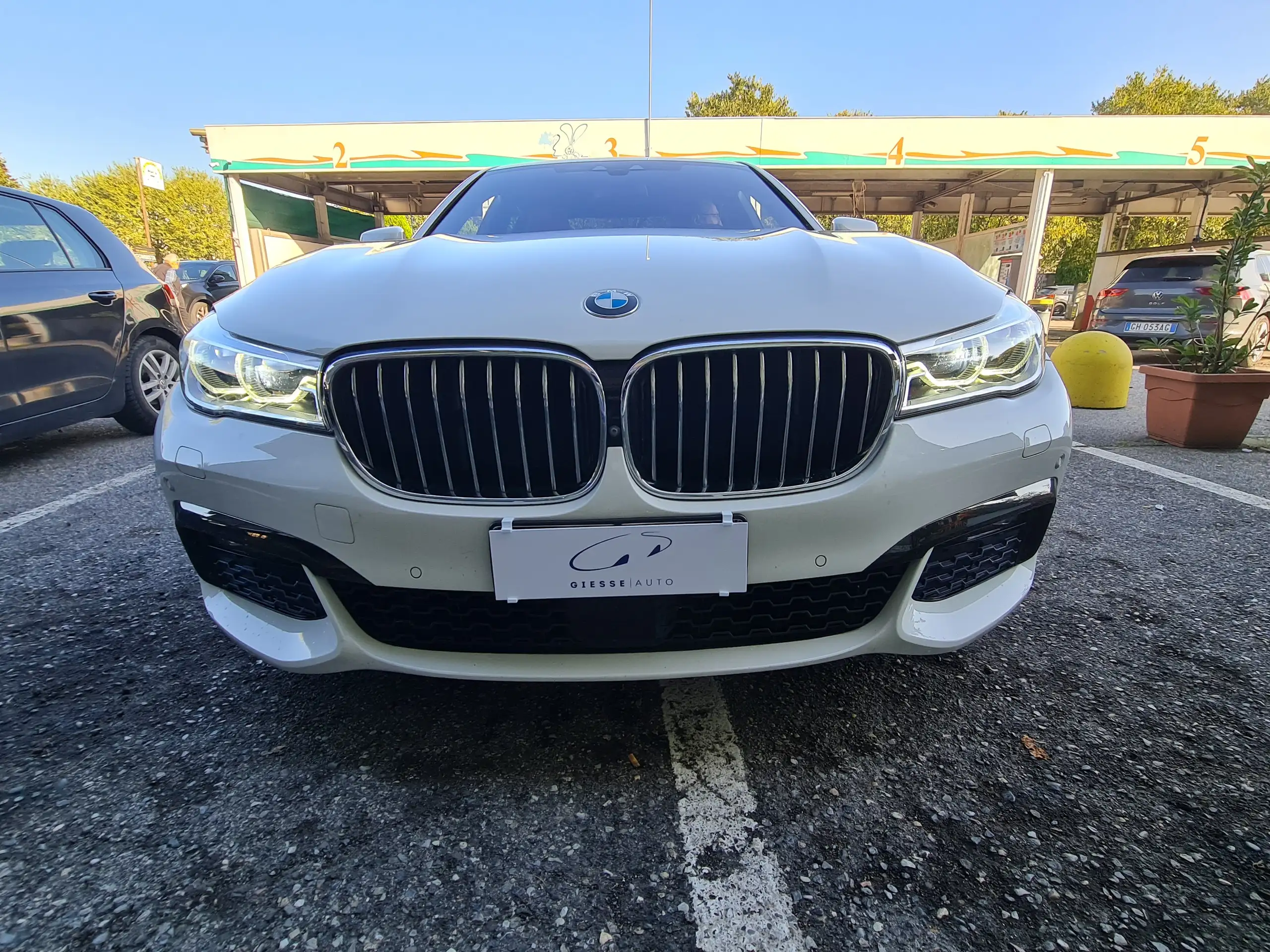 BMW - 730