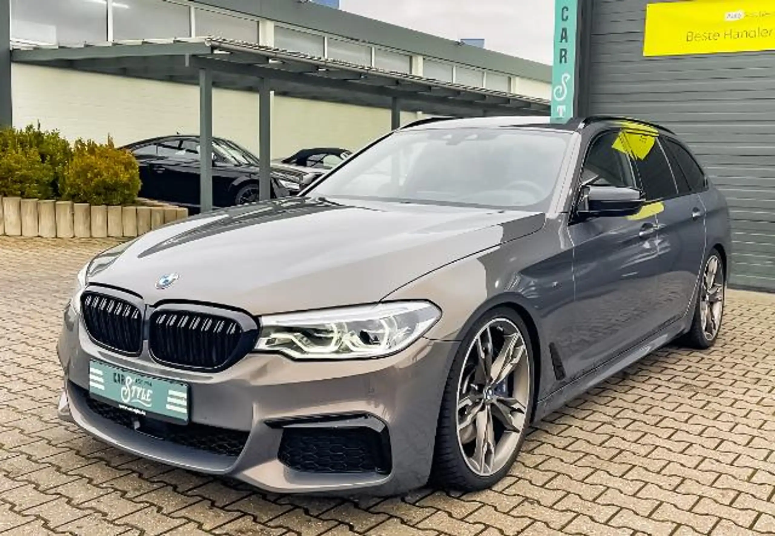 BMW - M550