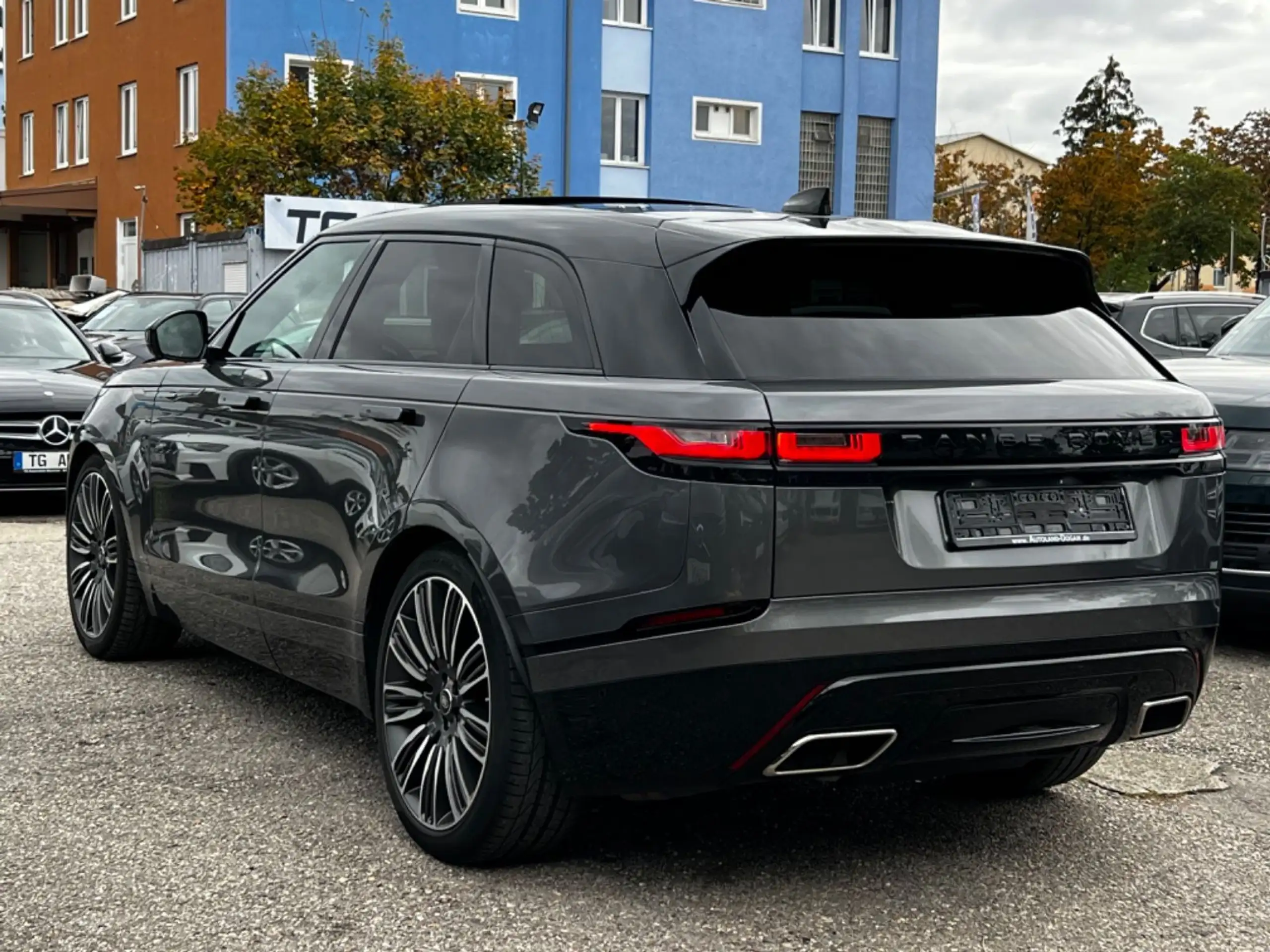 Land Rover - Range Rover Velar