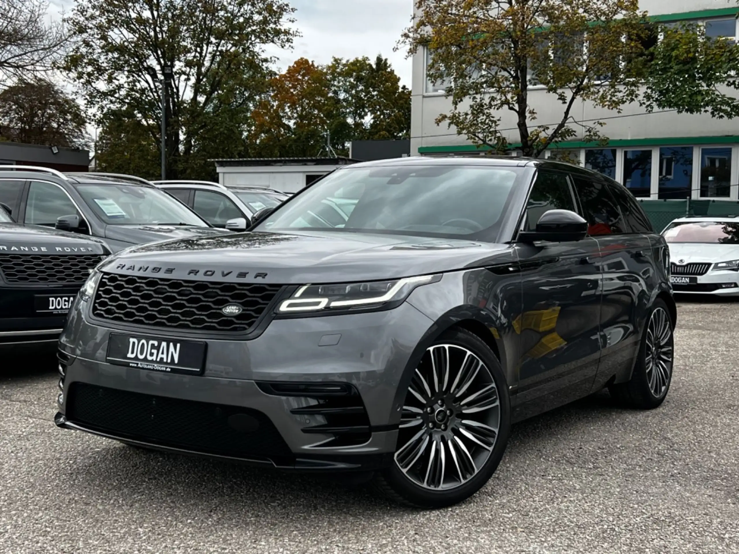 Land Rover - Range Rover Velar