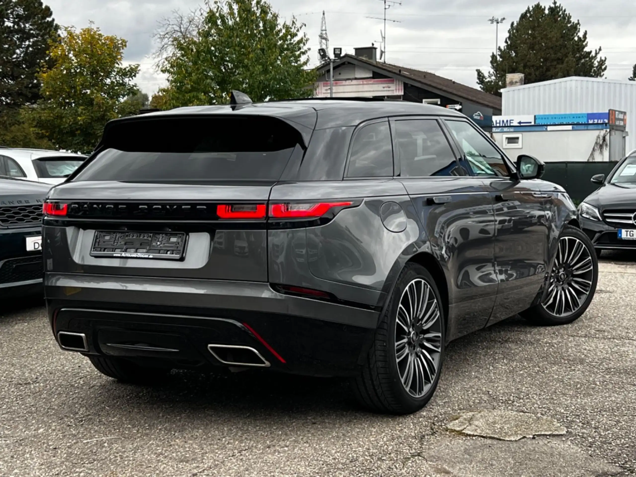 Land Rover - Range Rover Velar