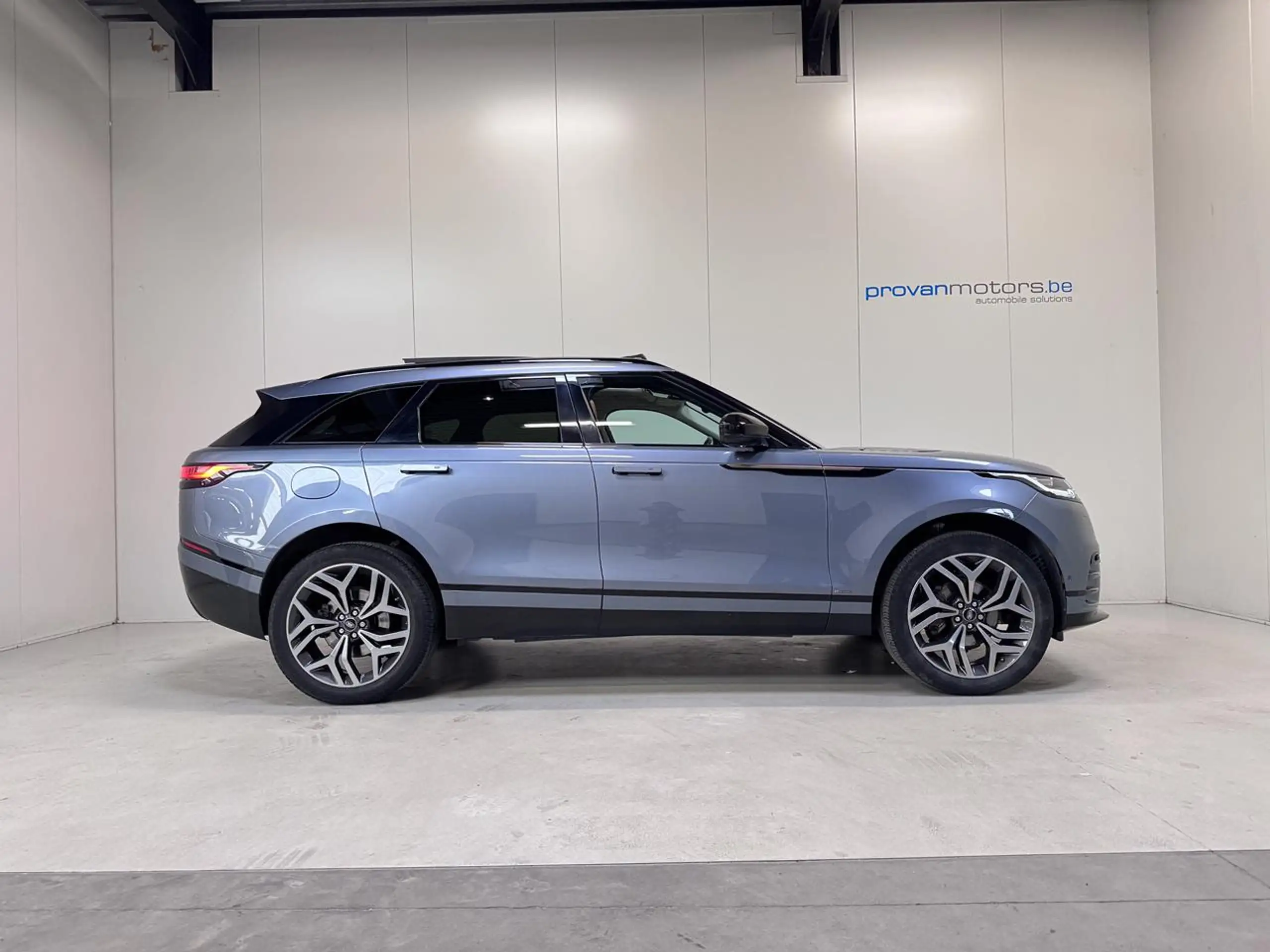 Land Rover - Range Rover Velar