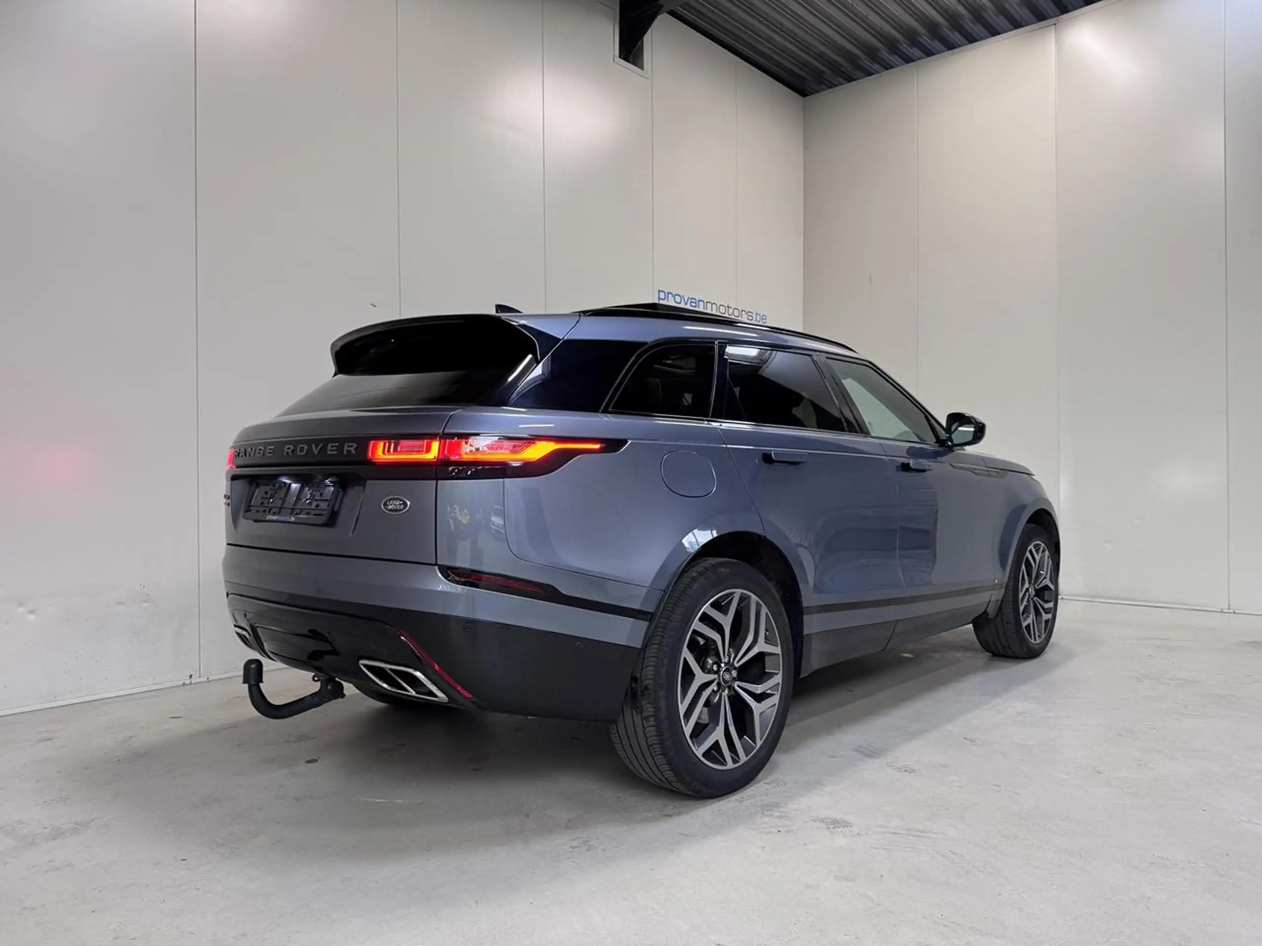 Land Rover - Range Rover Velar