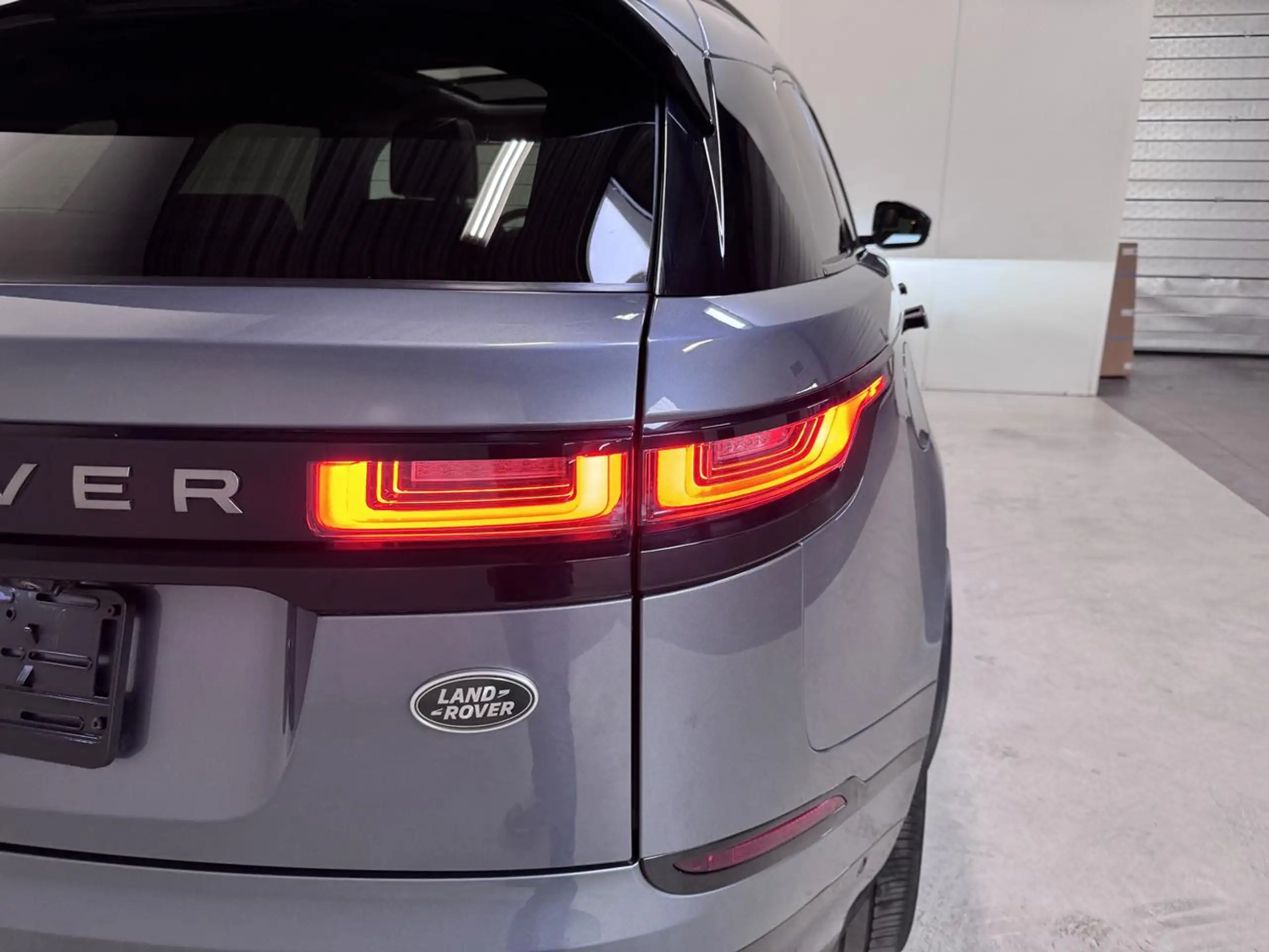 Land Rover - Range Rover Velar