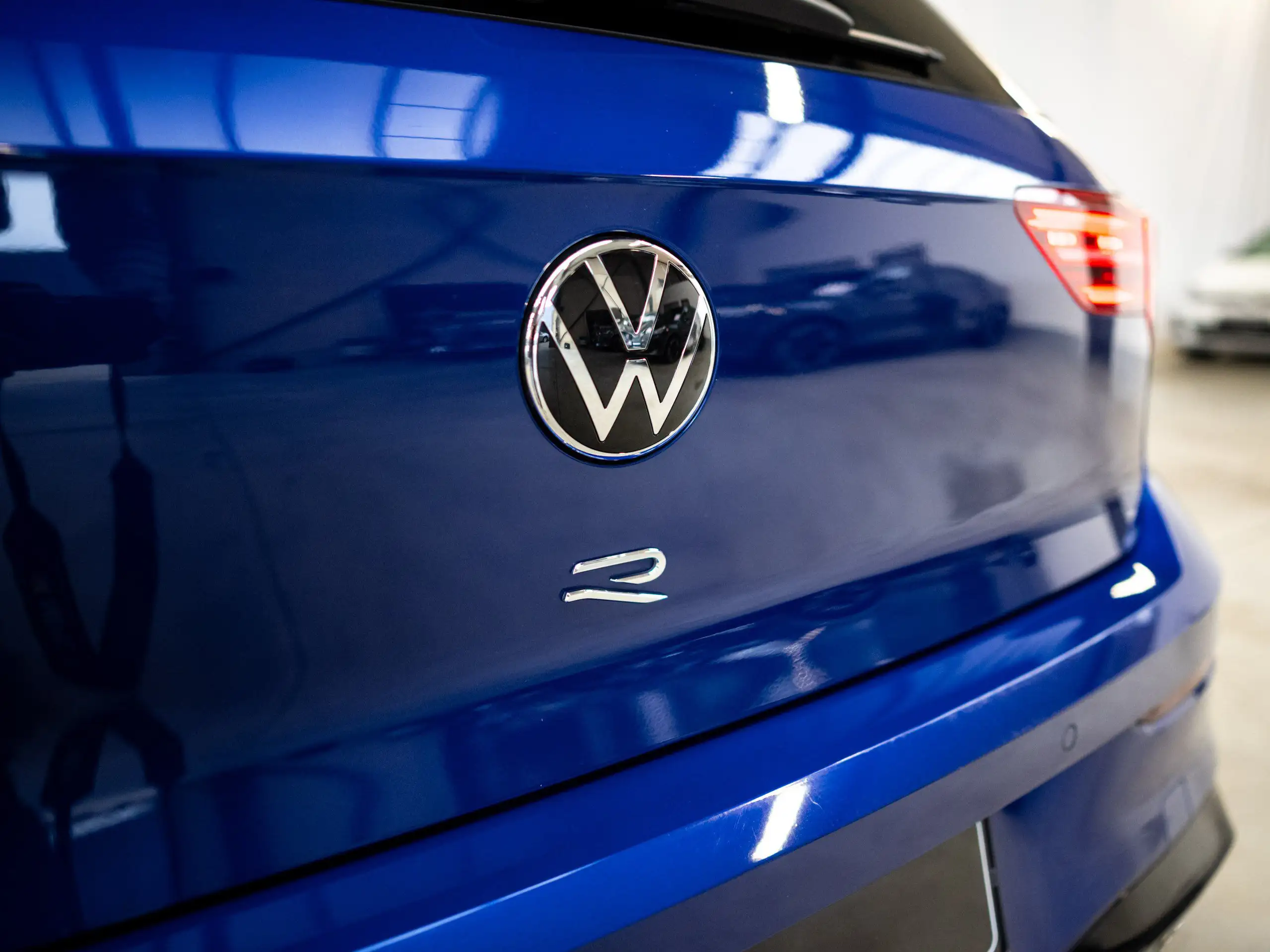 Volkswagen - Golf R