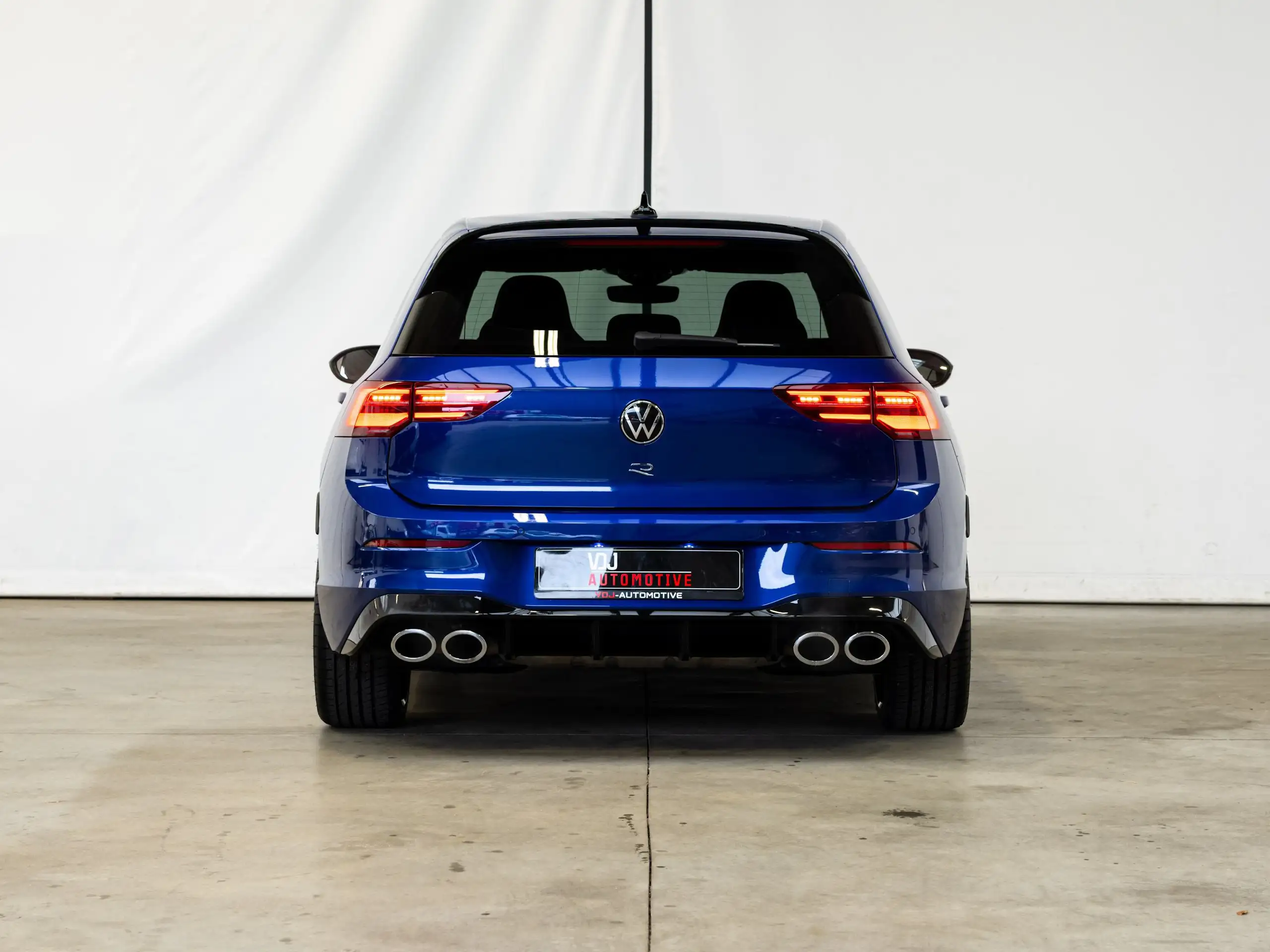 Volkswagen - Golf R