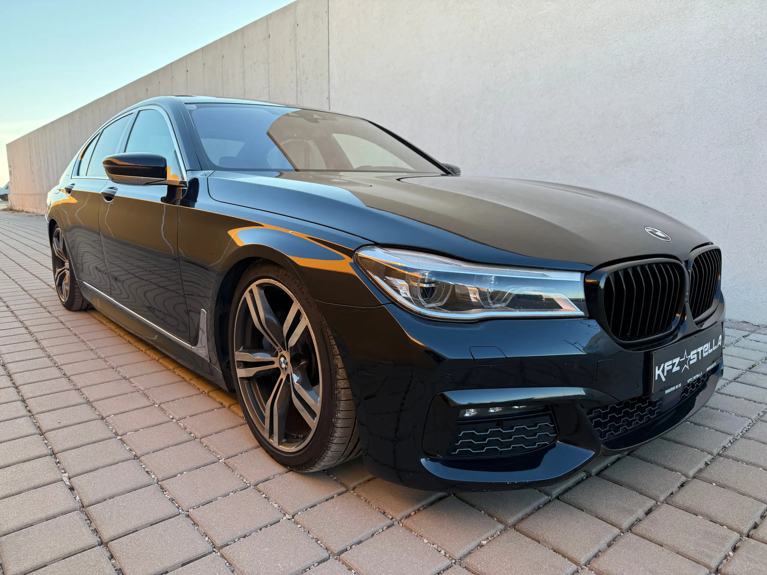 BMW - 730