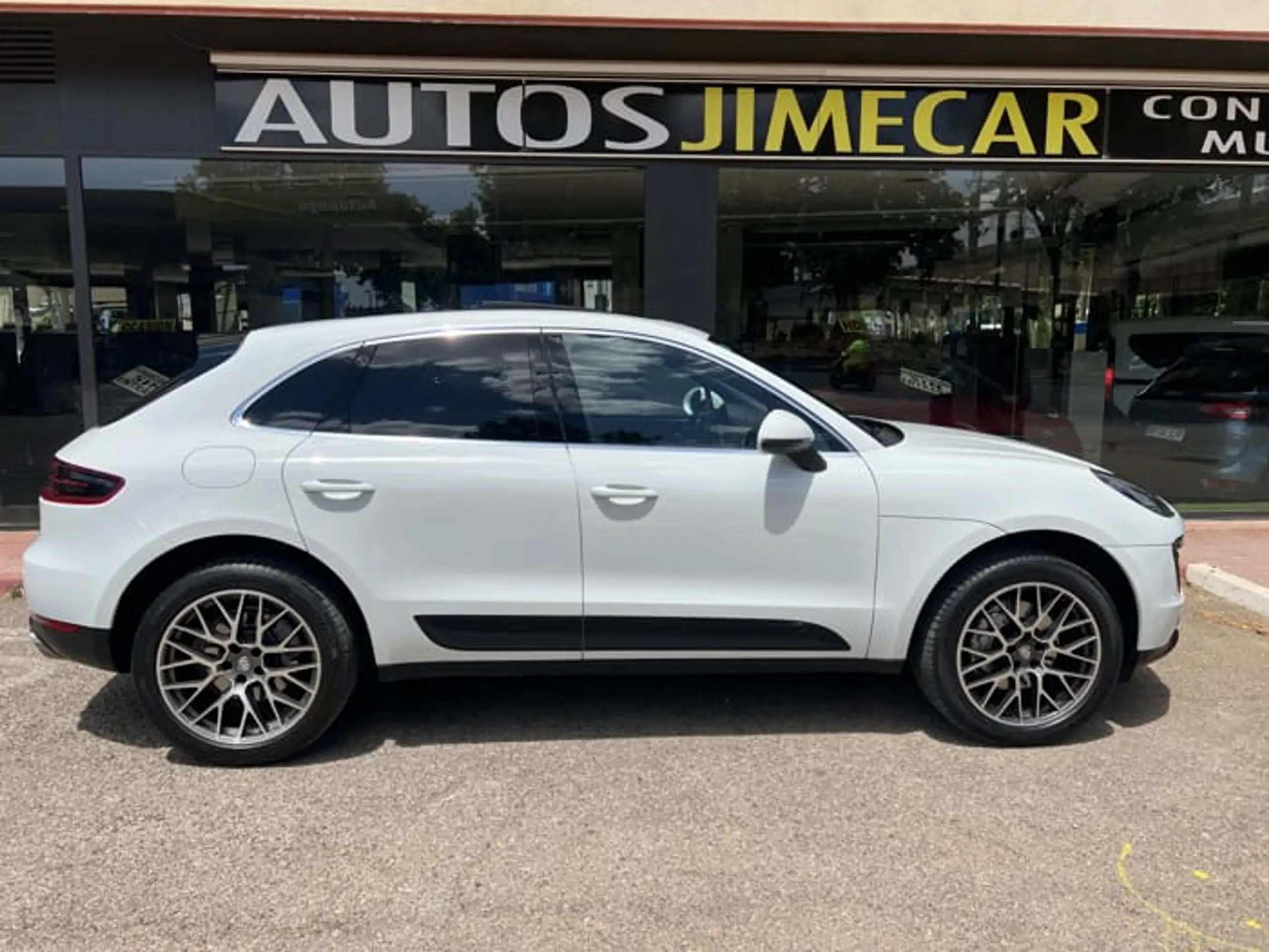 Porsche - Macan